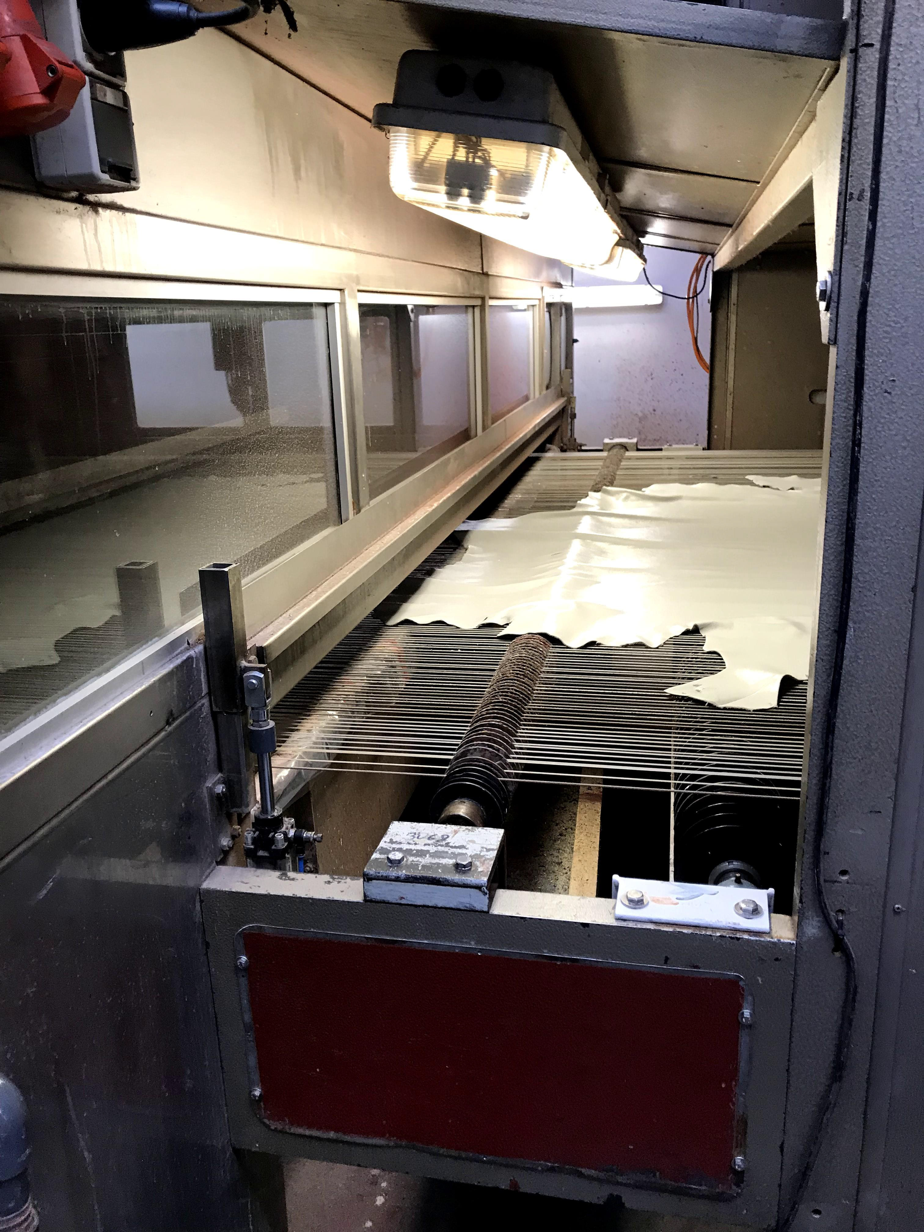 18.	Als finishing touch worden de vellen afgelakt (topcoat). Zo blijven ze langer mooi.