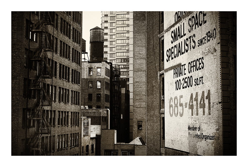 W 27th ST