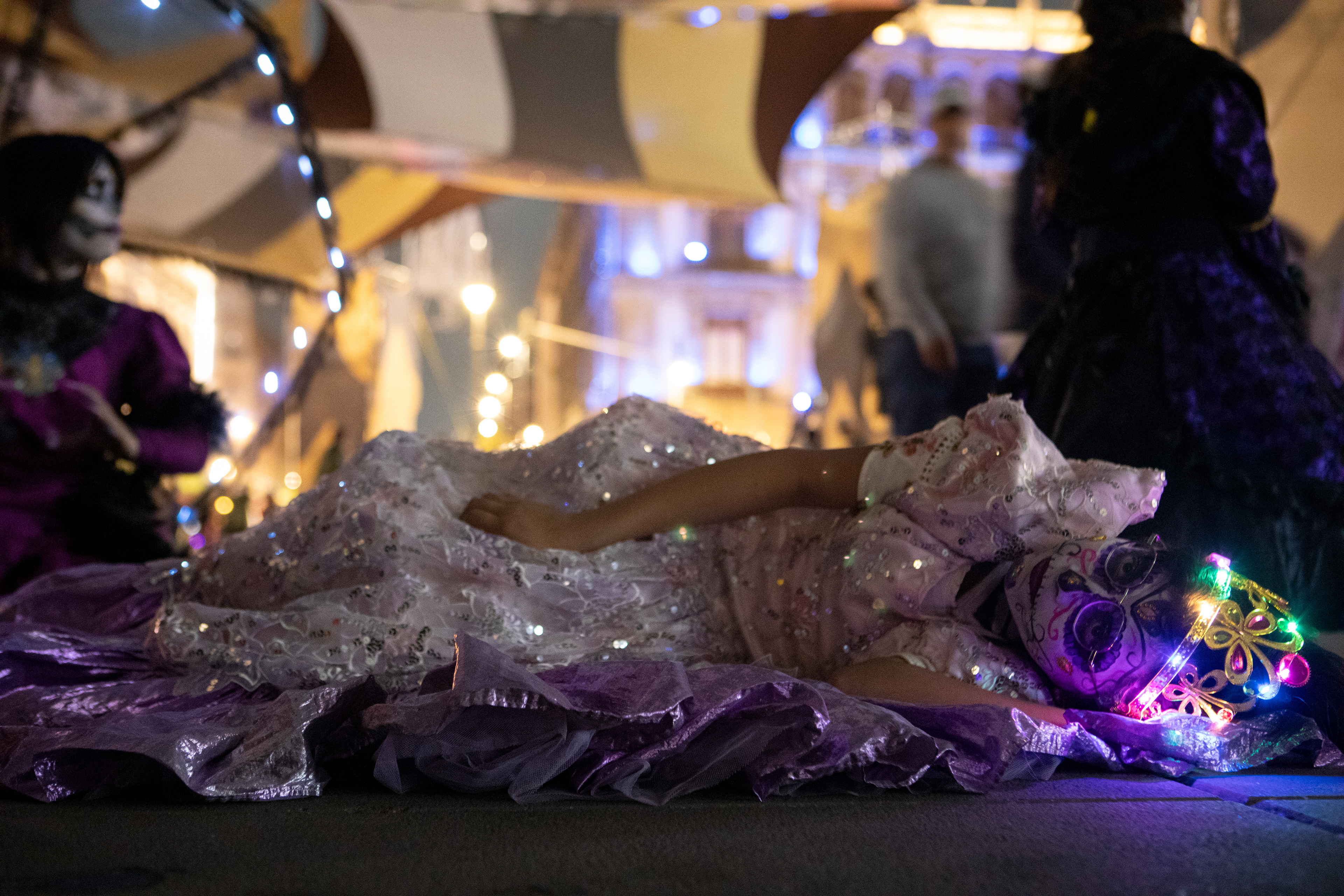 Rest at the end of the long walk of the Catrinas Procession in Mexico City.