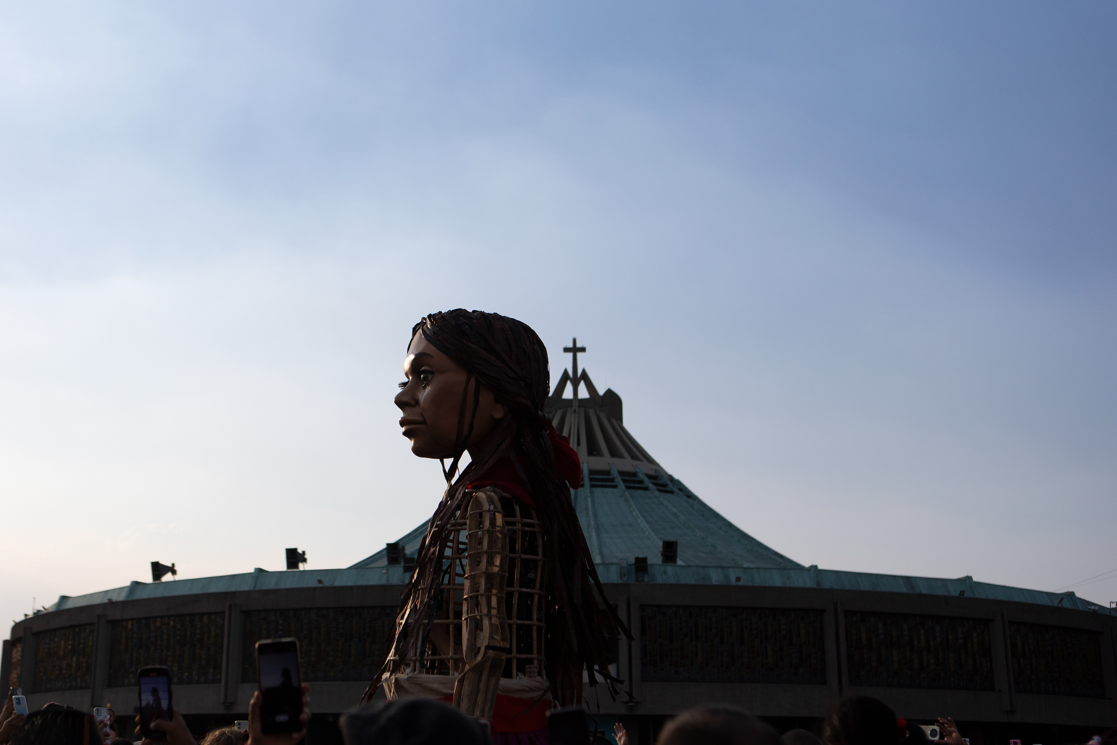 Little Amal, a 3.5 meter tall puppet, visited the Basilica of Guadalupe. Amal represents a 10-year-old Syrian refugee girl and has become a symbol of human rights, especially for refugees.