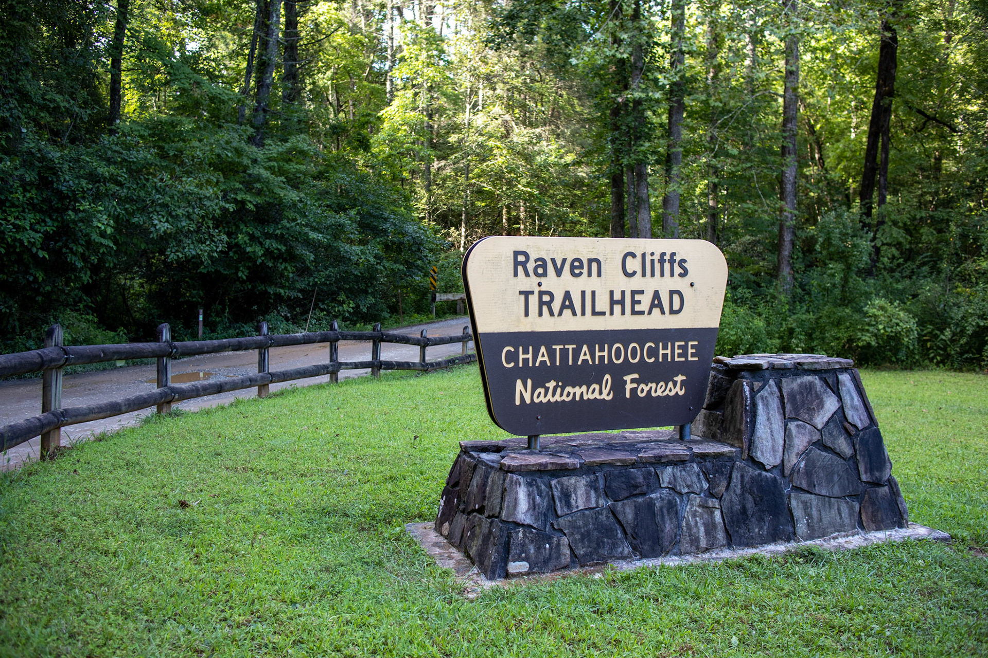 Raven Cliffs Trailhead