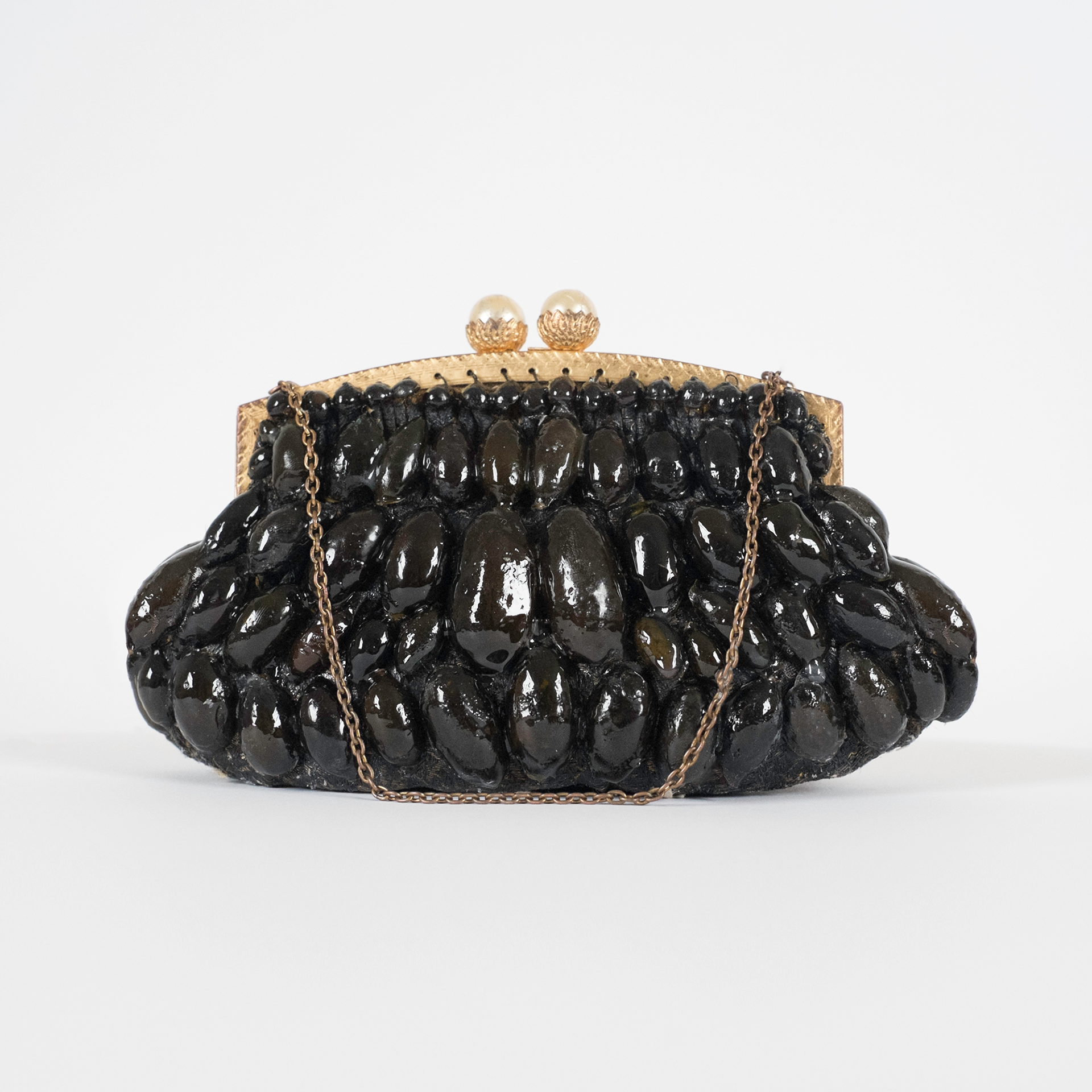 Artwork by Deirdre Hayden. Mermaid's Purse: Seaweed, Resin & Found Object