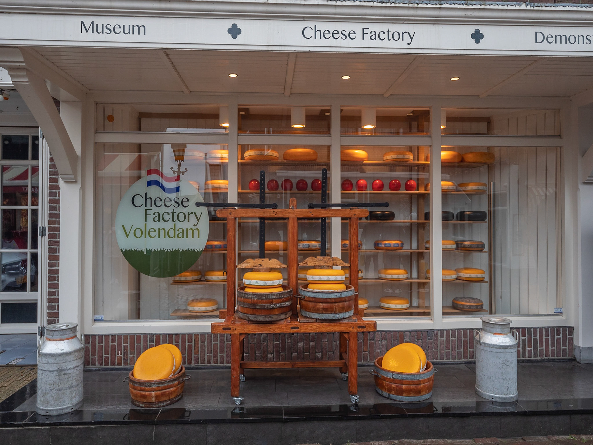 P1068482 Volendam Cheese Factory