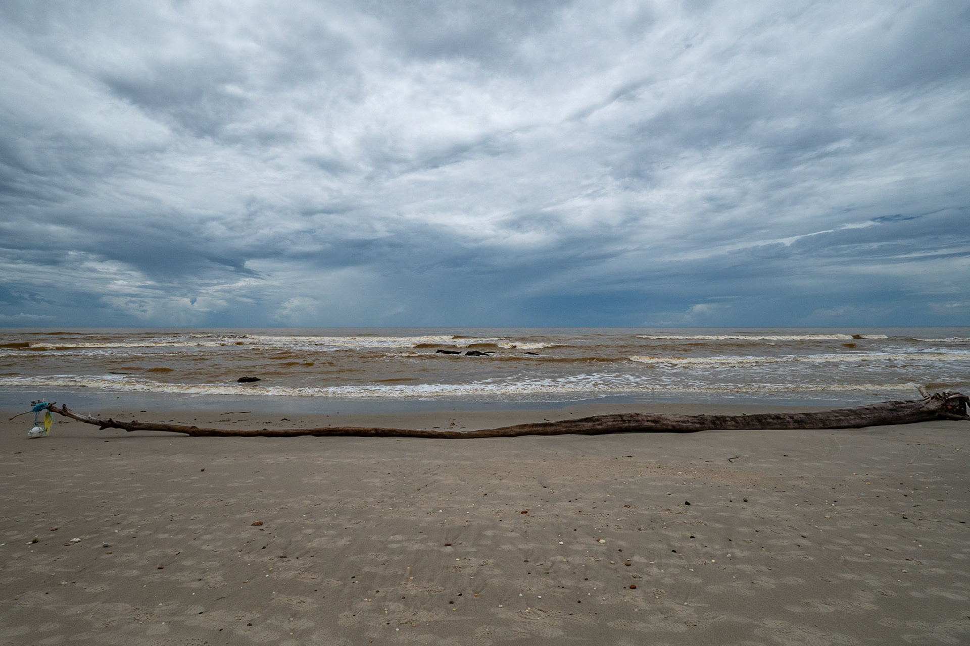 P1072457 A log spans the horizon