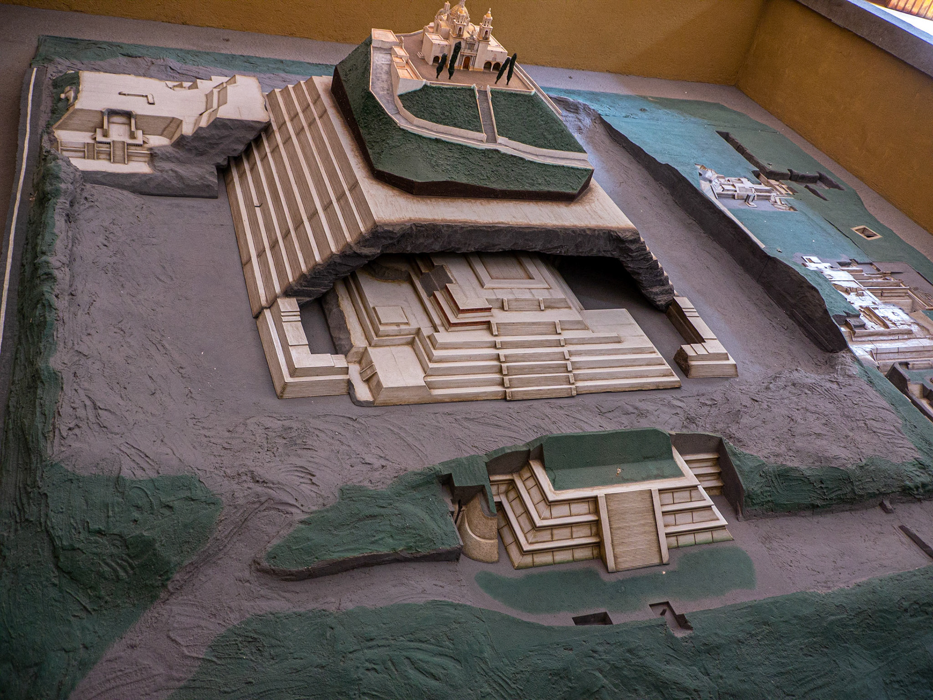 P1140883 Cholula Model of Pyramid