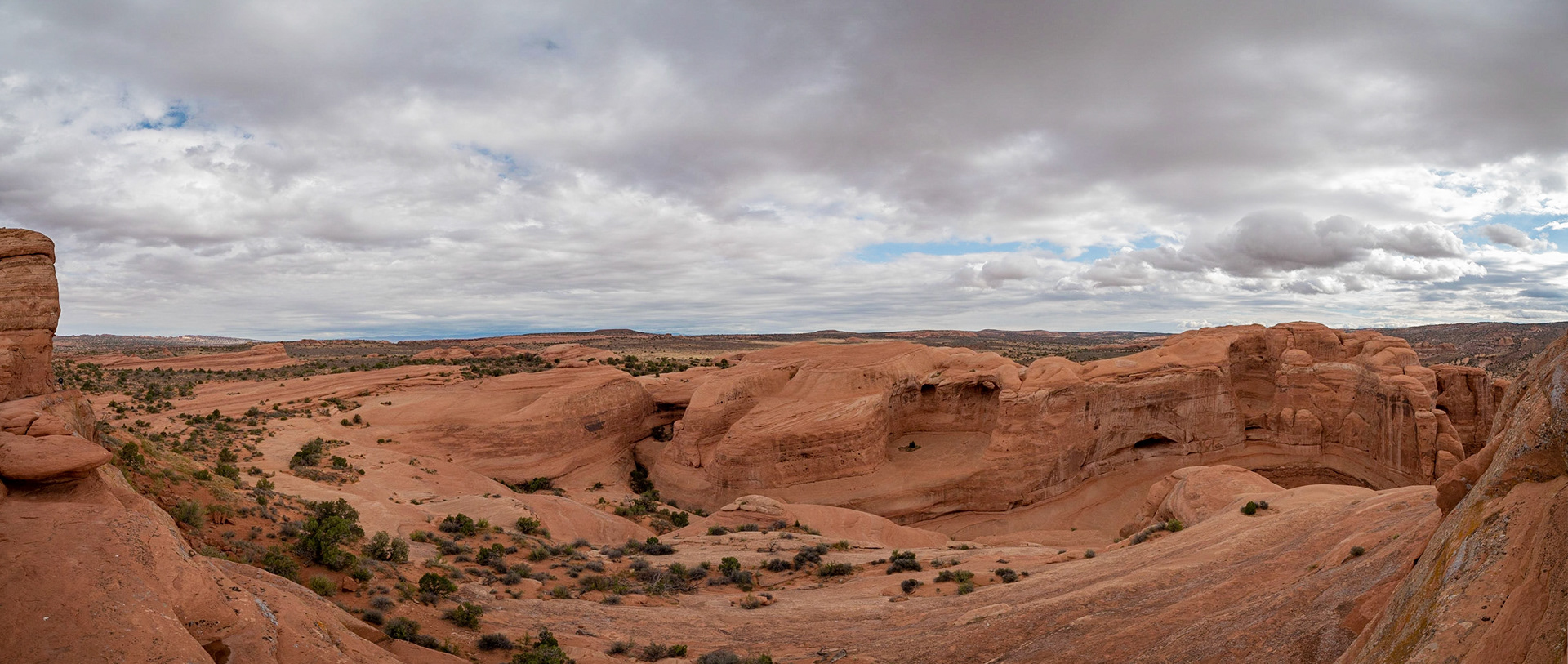 P1073482-Pano A wide canyon