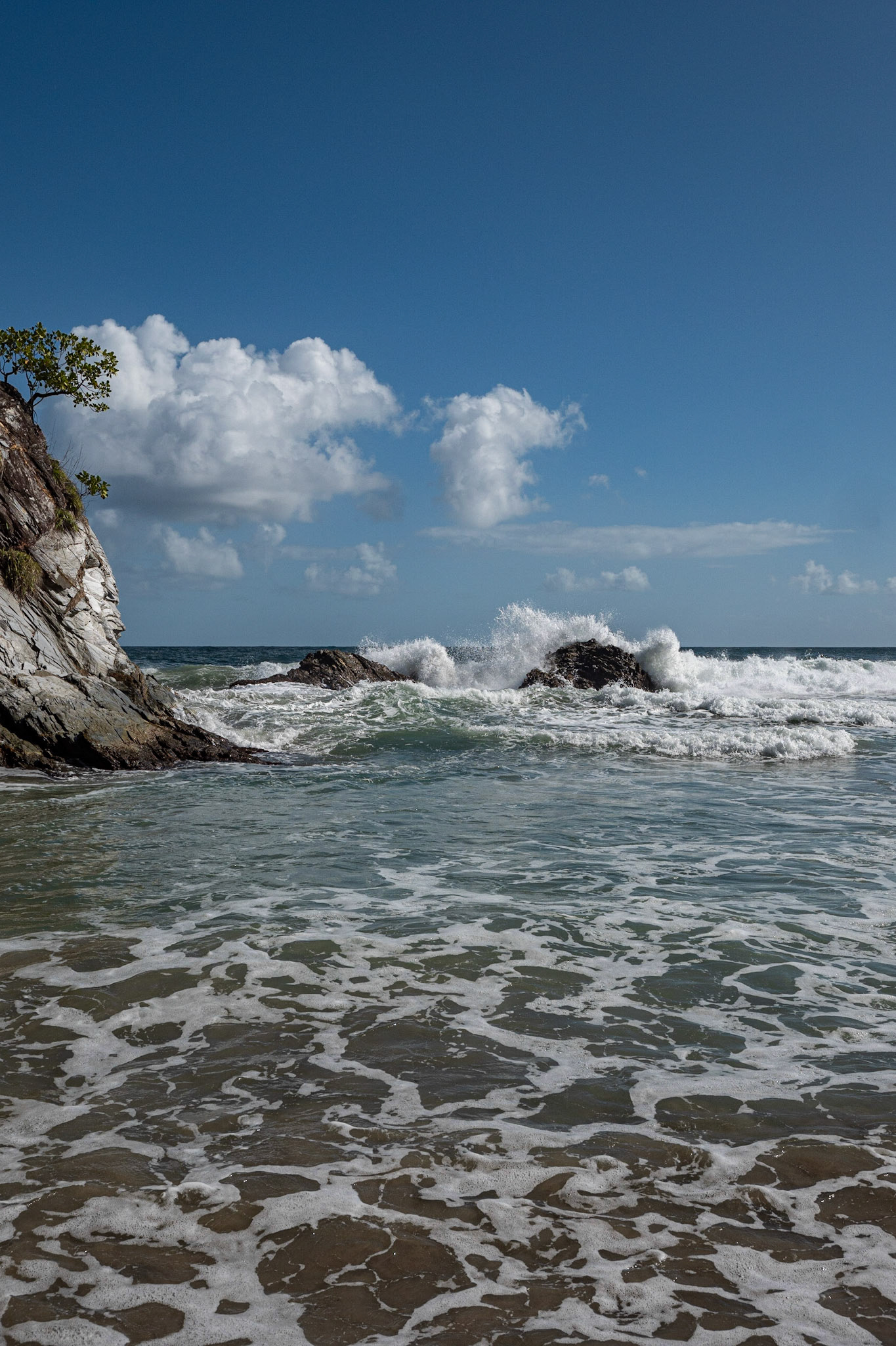 P1069276 Rocks and Surf