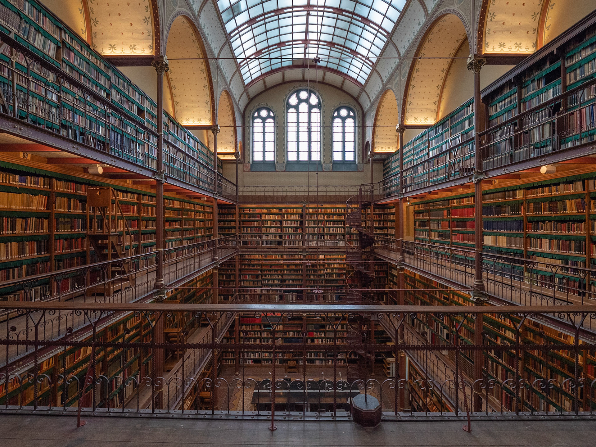 P1068030 Rijksmuseum Library "Lost in the beauty of books"