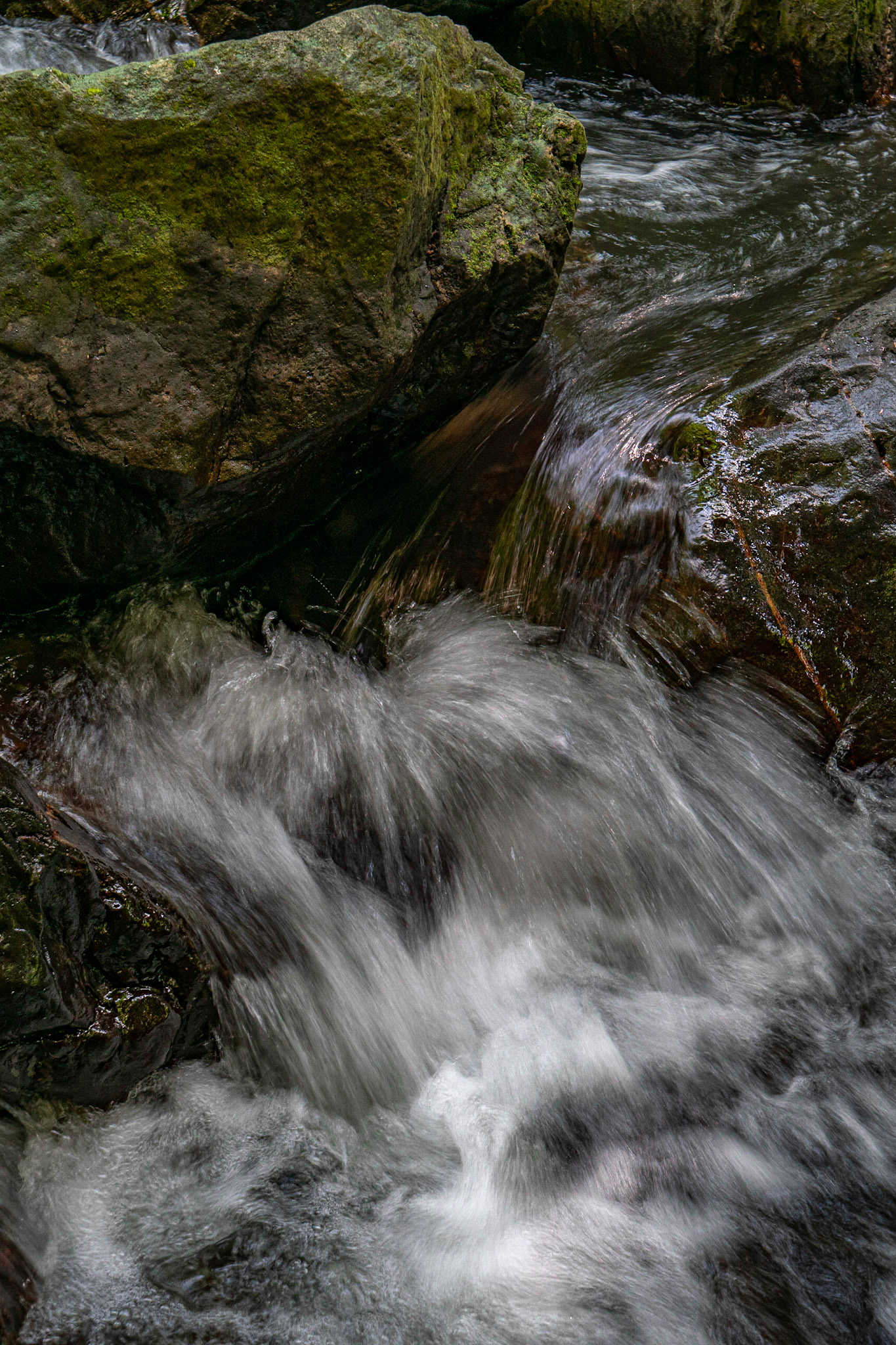 P1069055 Miniature falls