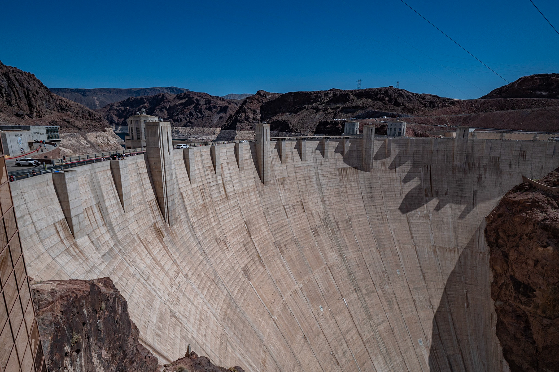 P1094708 Huge dam