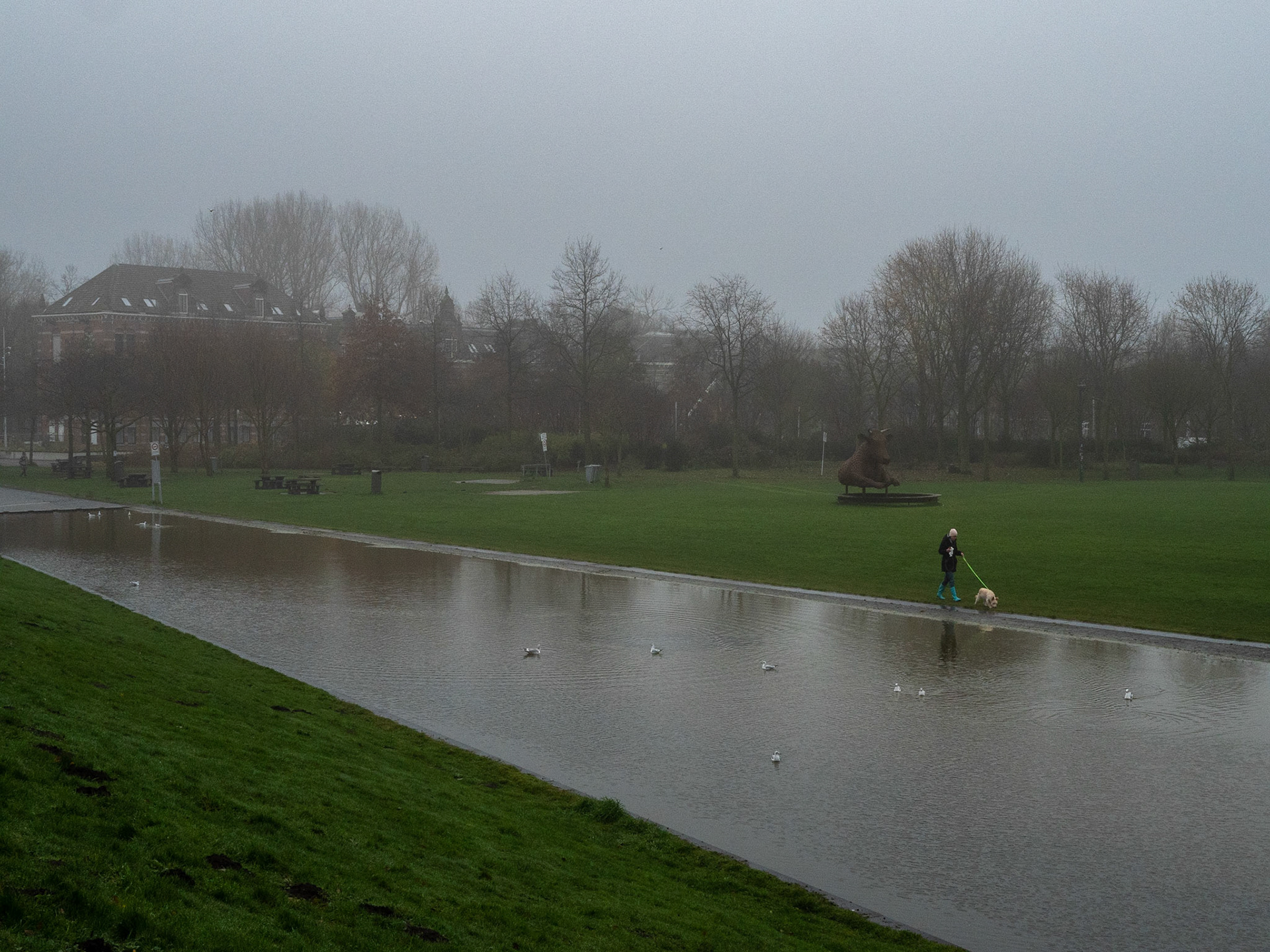 P1068810 Westerpark "A lovely day to walk the dog"