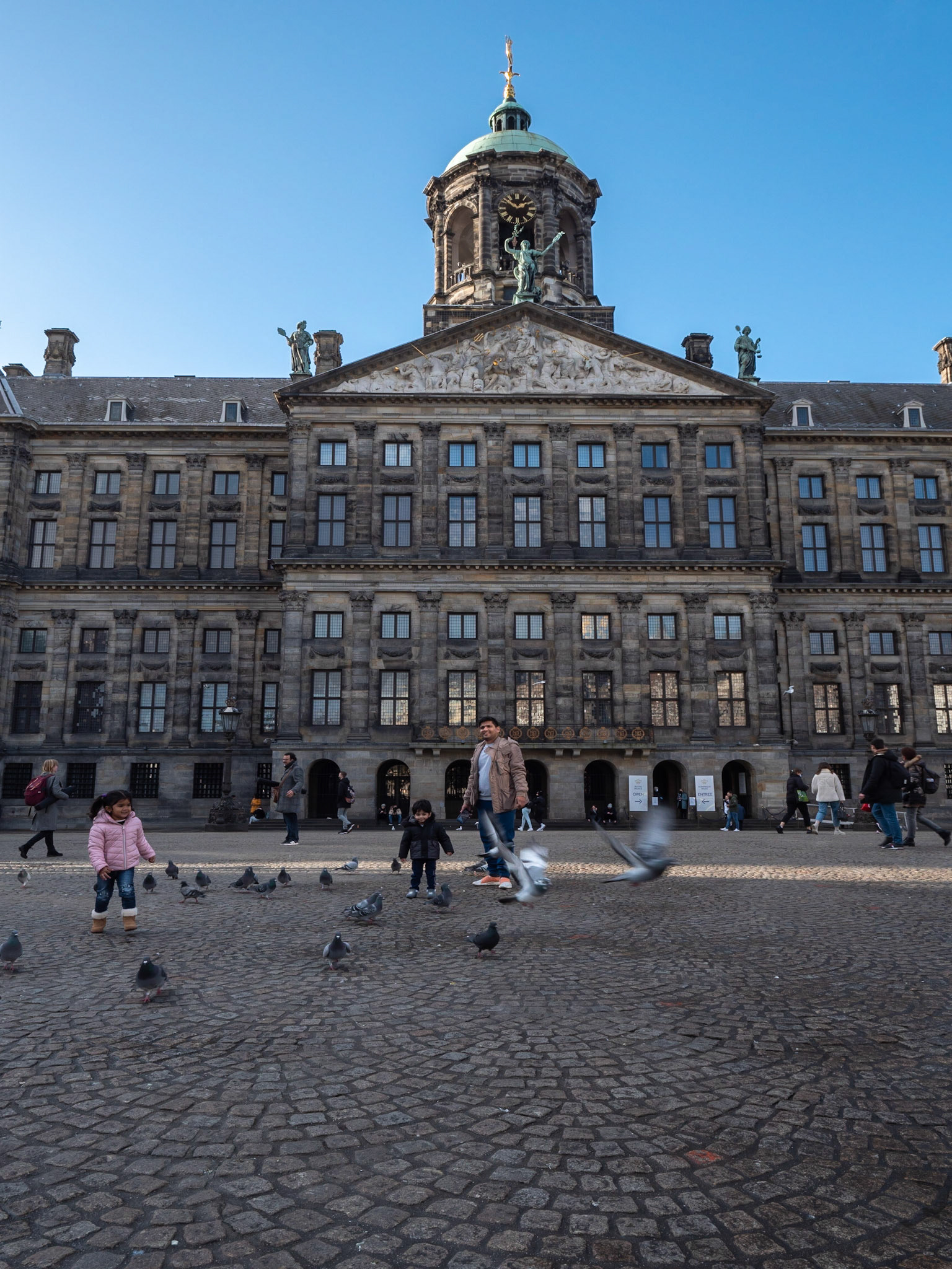 P1068082 Dam Square