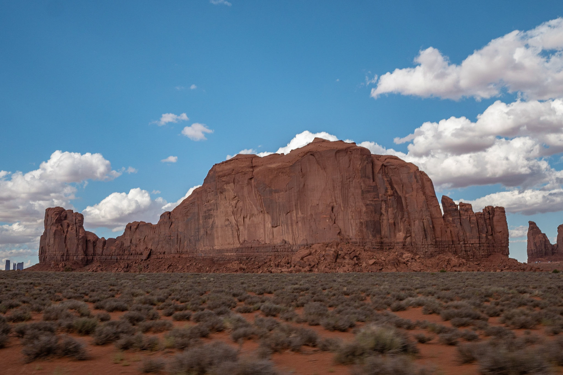 P1083921 Huge Rock formation