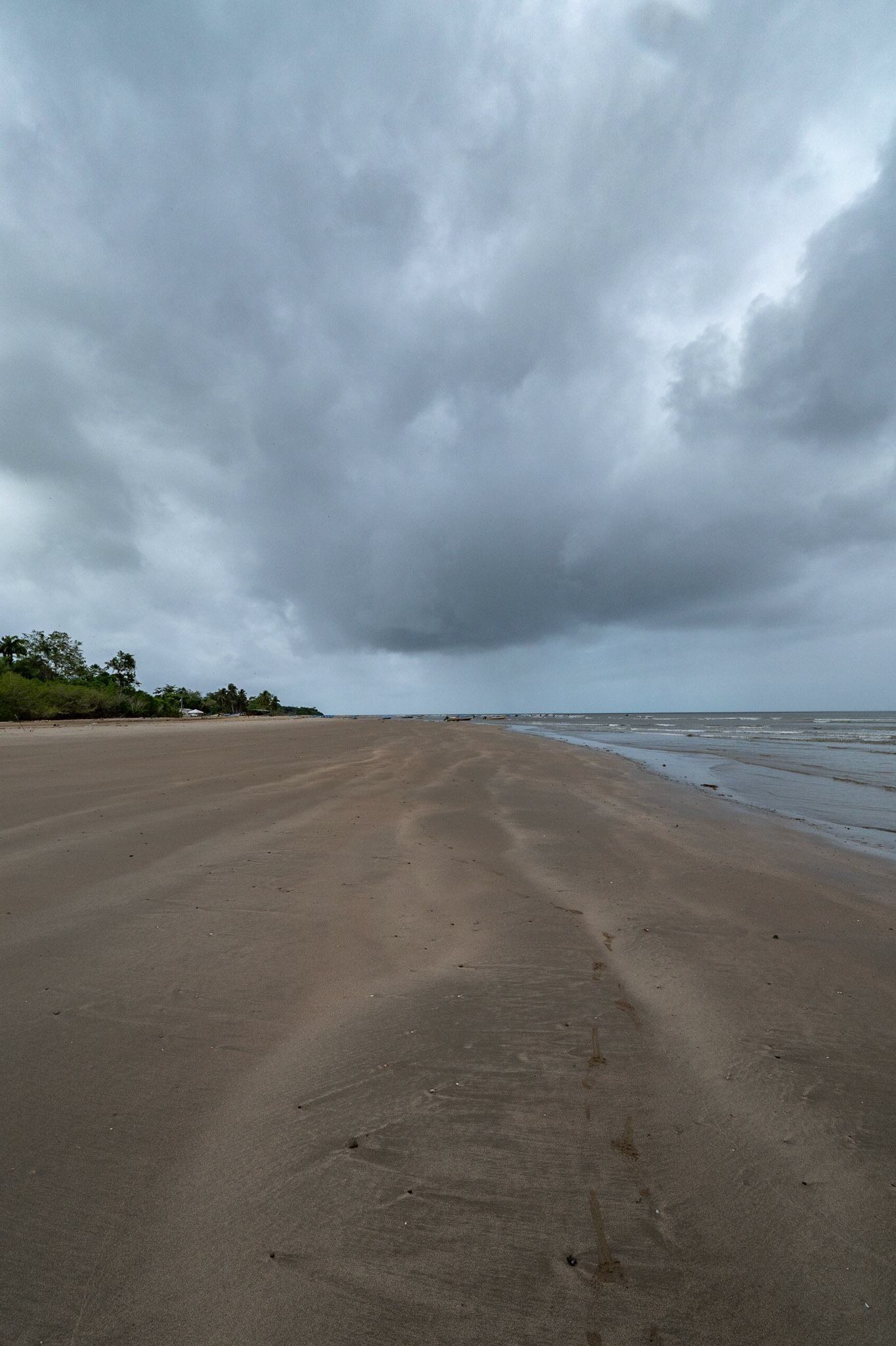 P1071570 Long stretch of beach