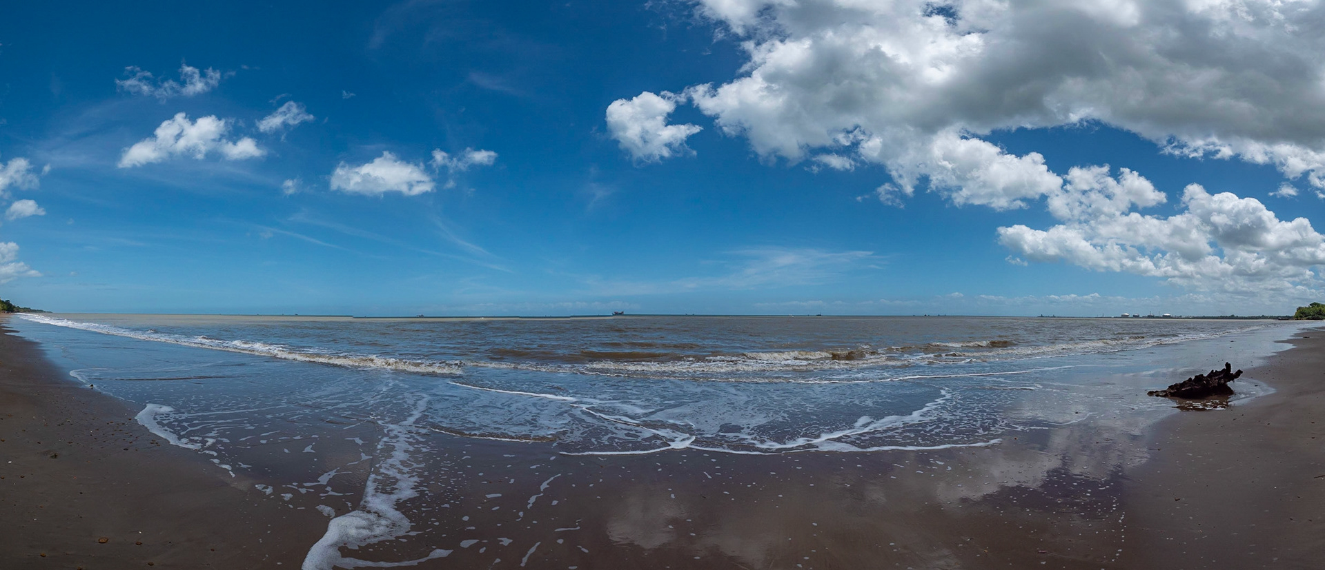 P1070216 Panoramic view of the beach