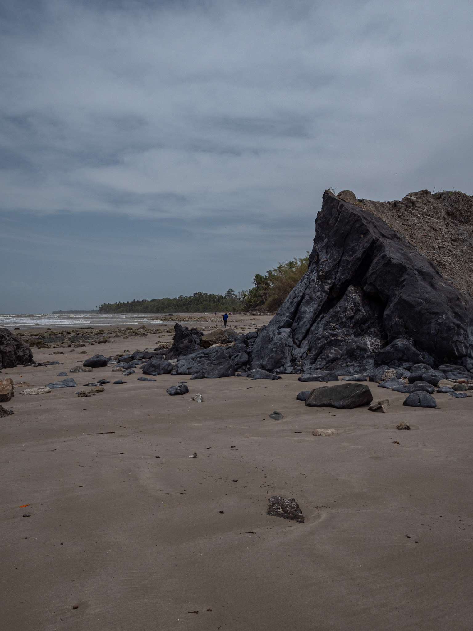 P1110484 Black rock
