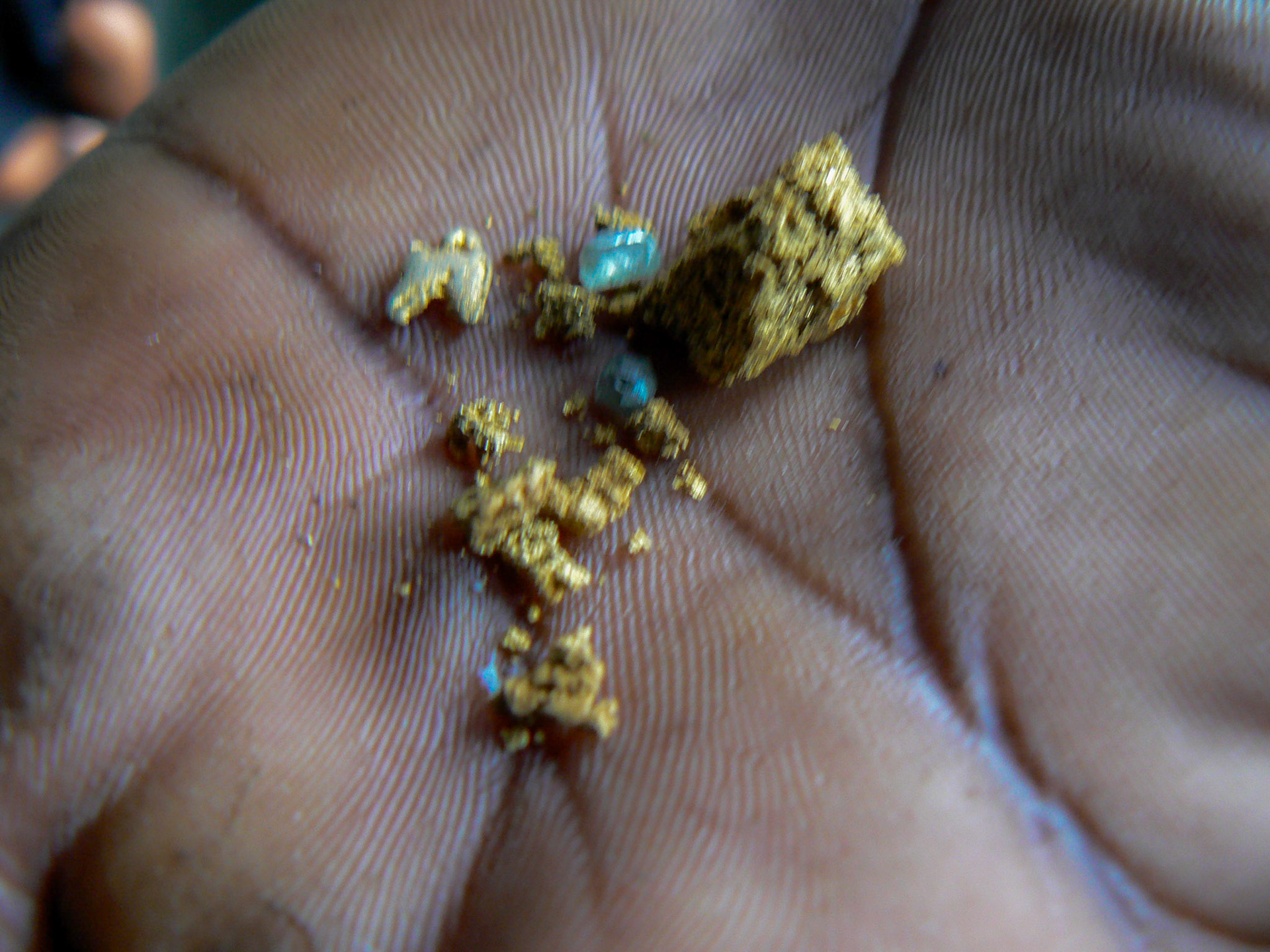 P1040828 Gold Bits and Pieces