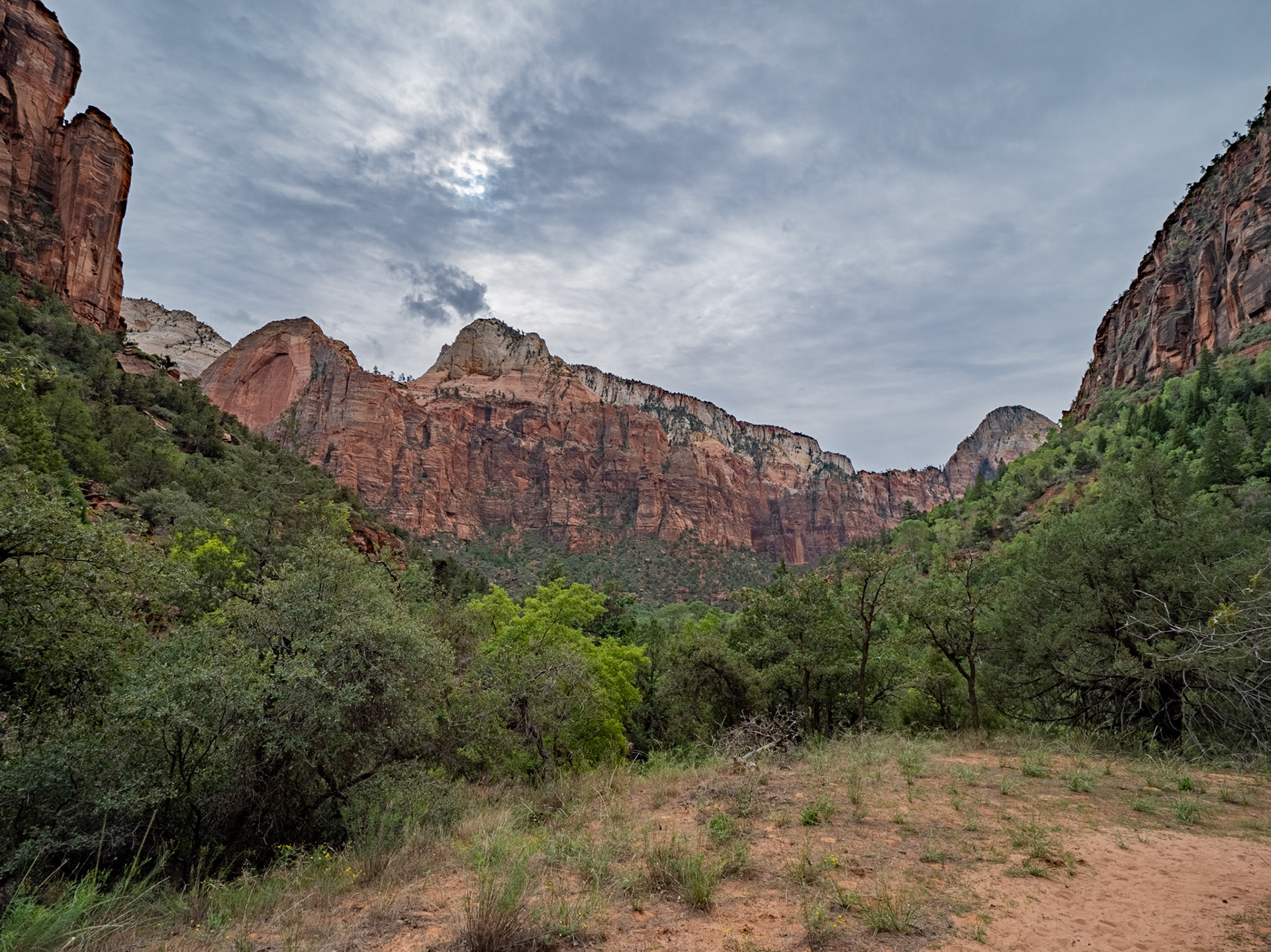 P1072946-HDR Heading towards the top Emerald Pool