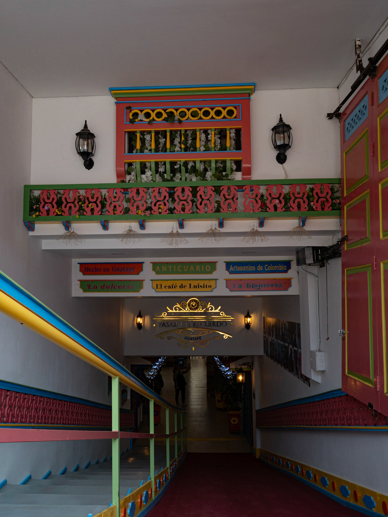 P1122165 Passageway