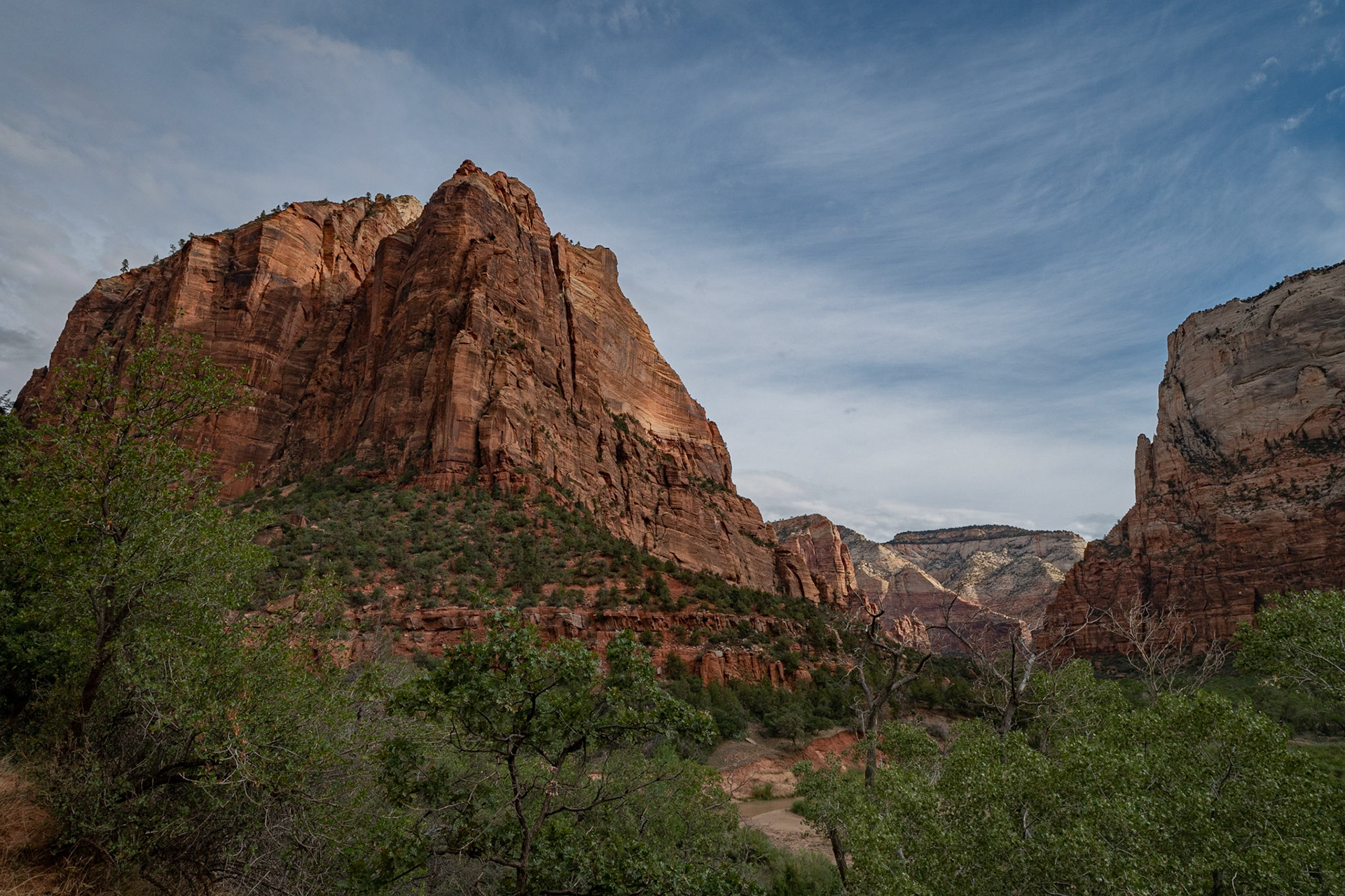 P1072895 Heading towards Emerald Pool
