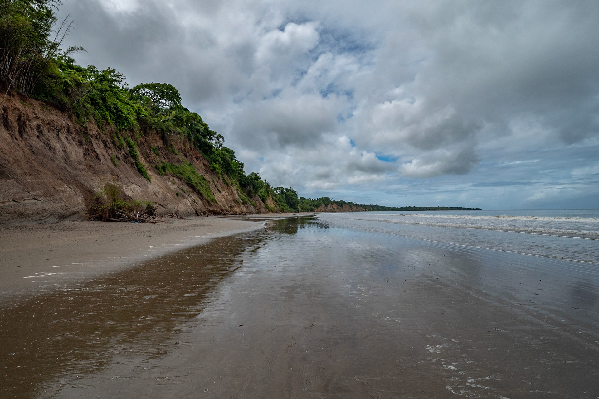 P1071586 Beautiful stretch of beach