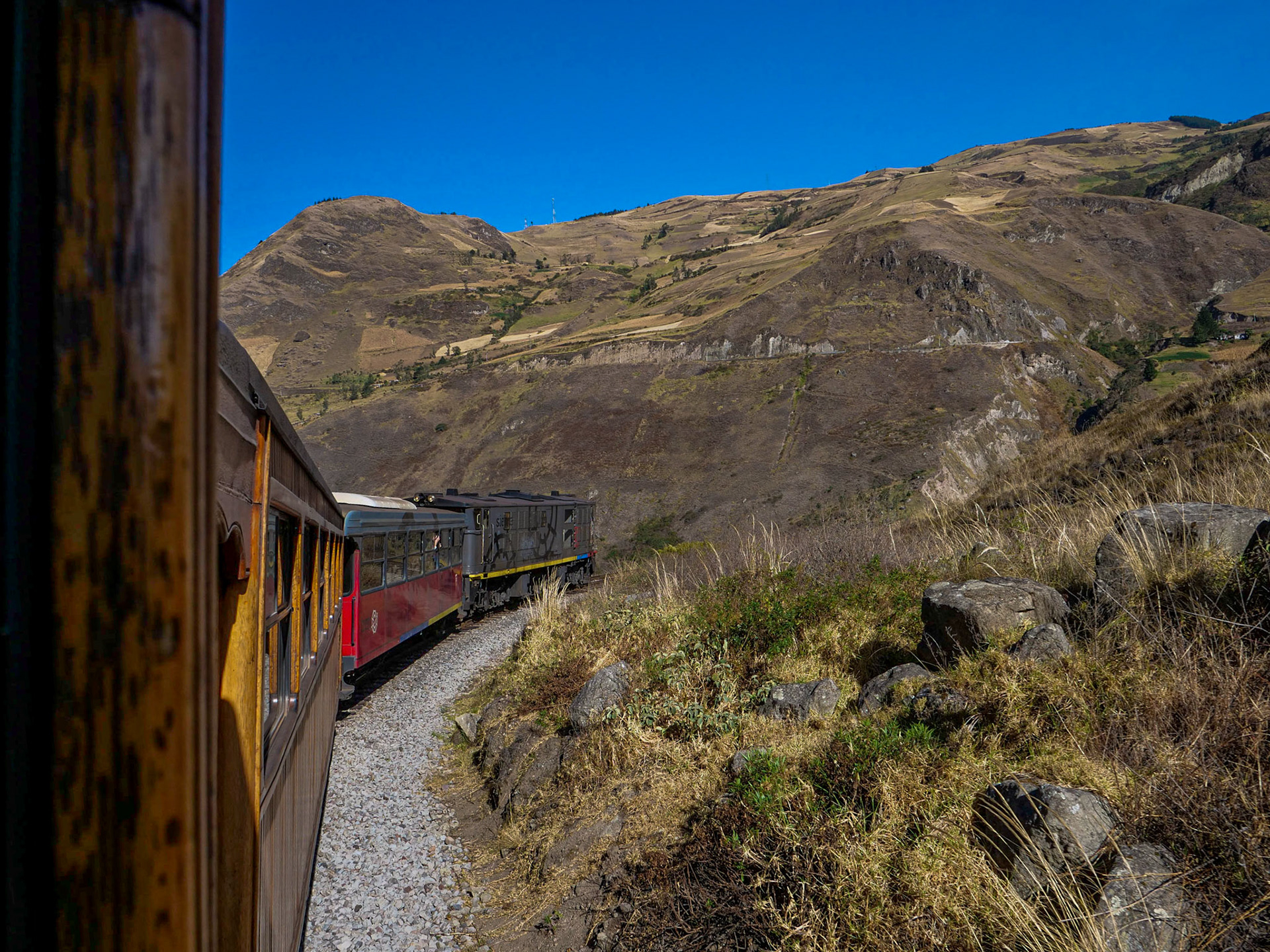 P1000889 Train trip through La Nariz del Diablo