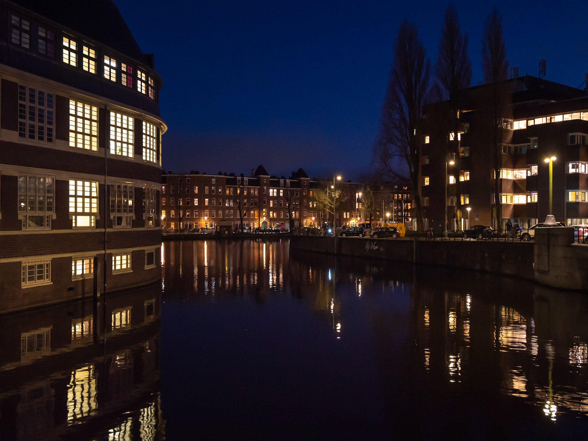 P1068601 Canal at Night