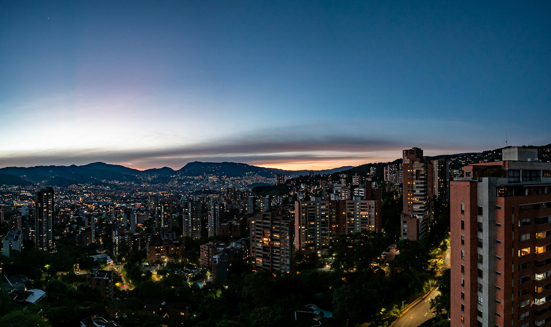P1122496 Medellin City late evening
