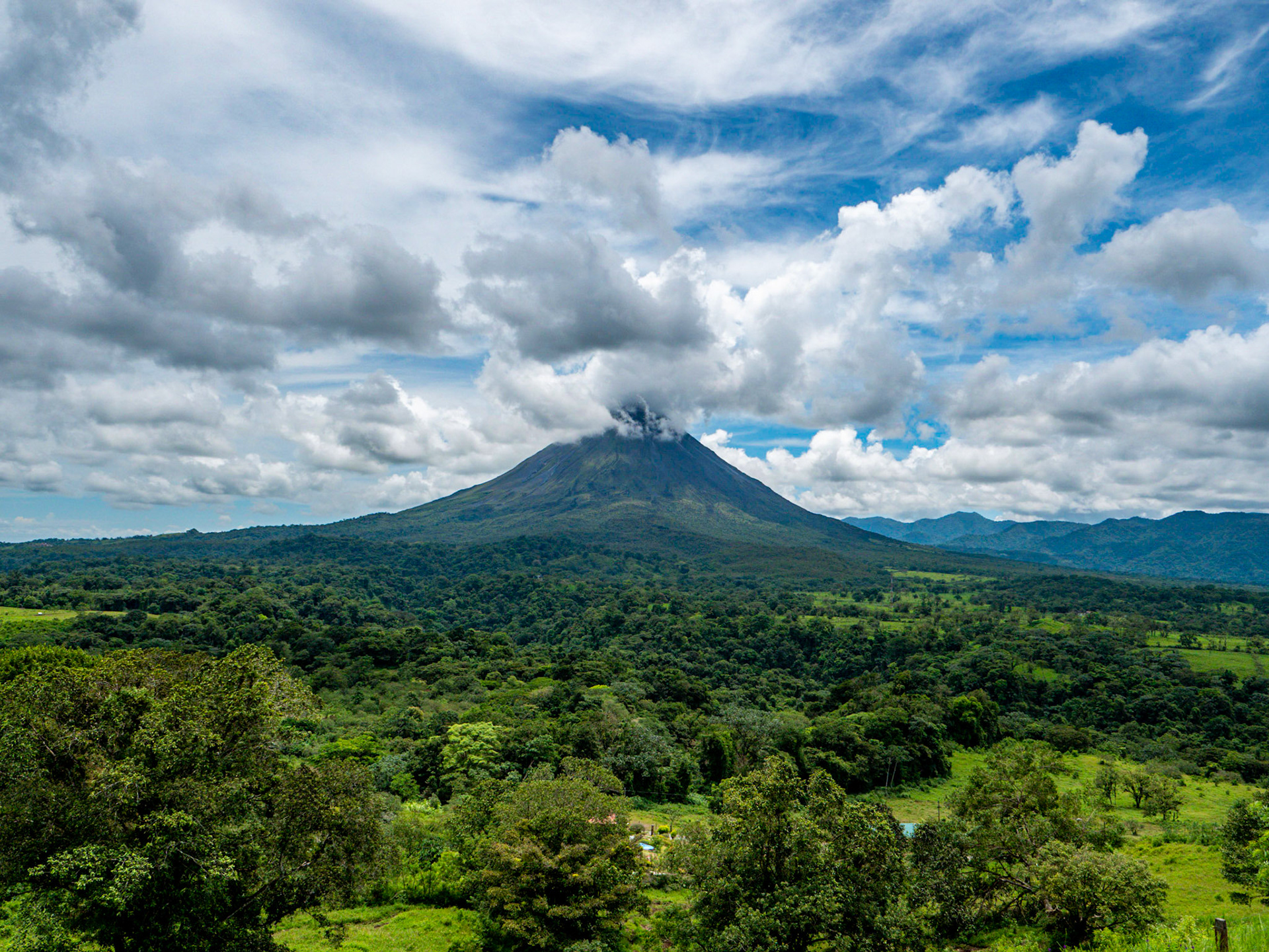 P1014341 Arenal volcano