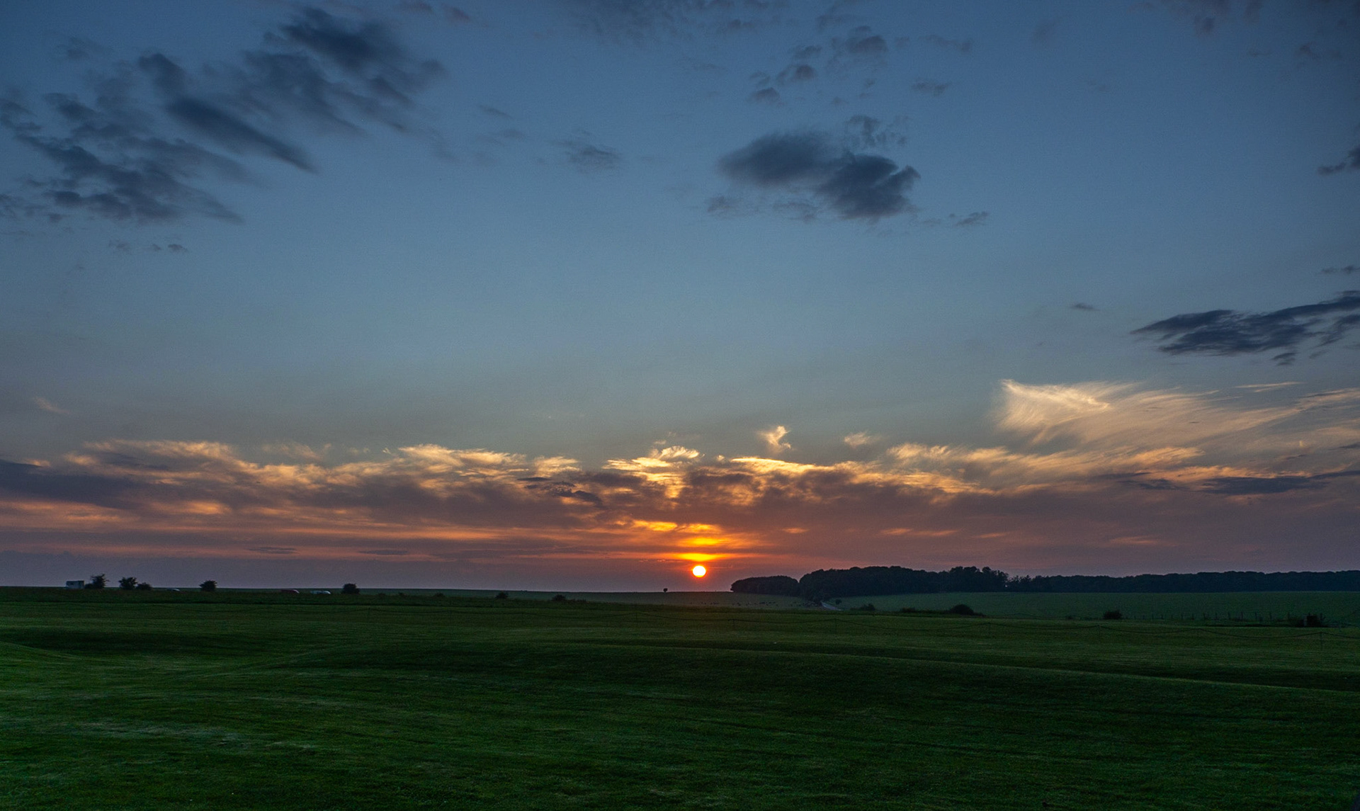 P1160786 Sunset at Stonehenge