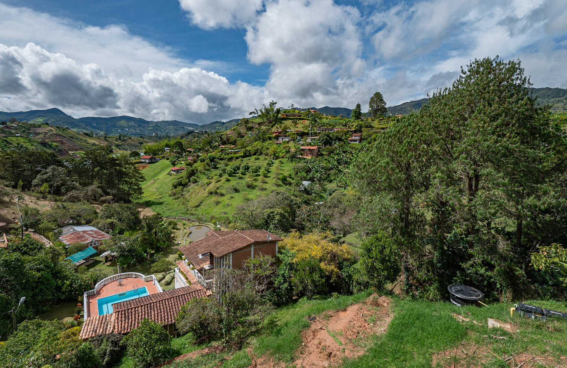 P1122061 Country Side view on the outskirts of Medellin
