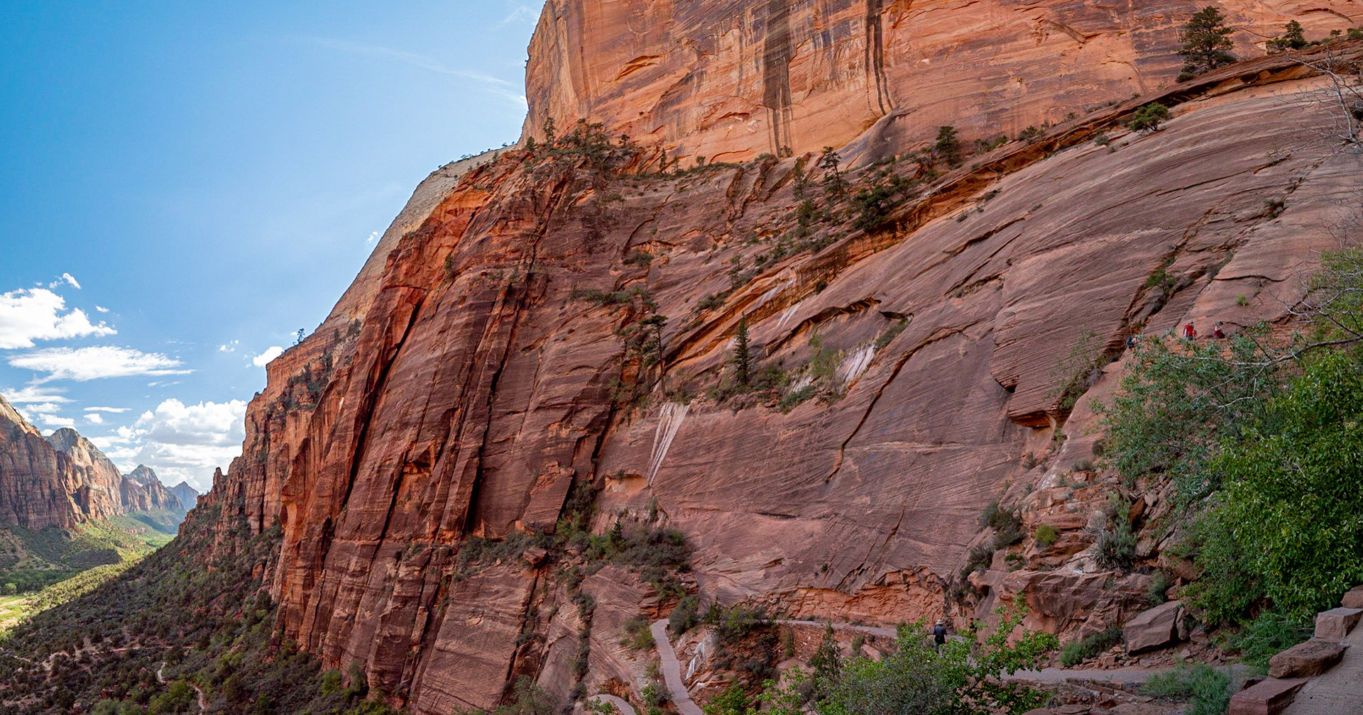 P1072846-Pano The walls of the cliffs are so huge