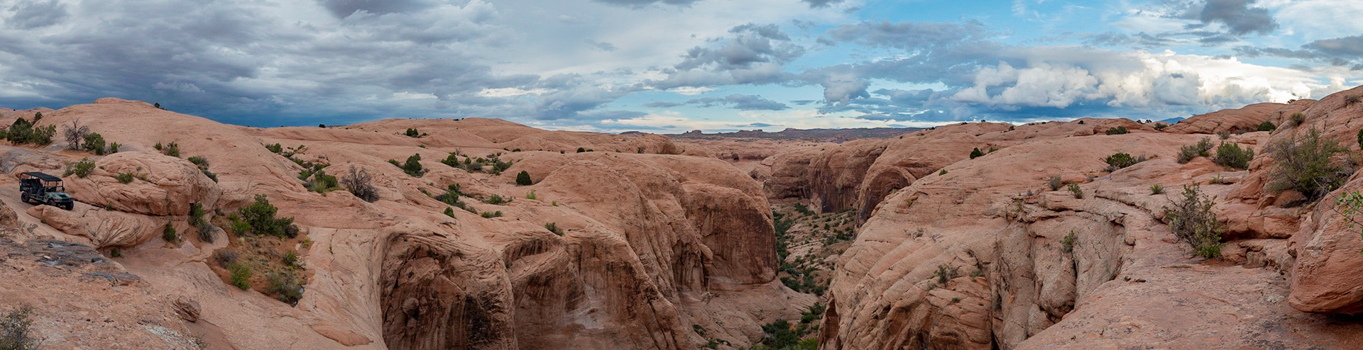 P1083707-Pano The Hummer and the Canyon