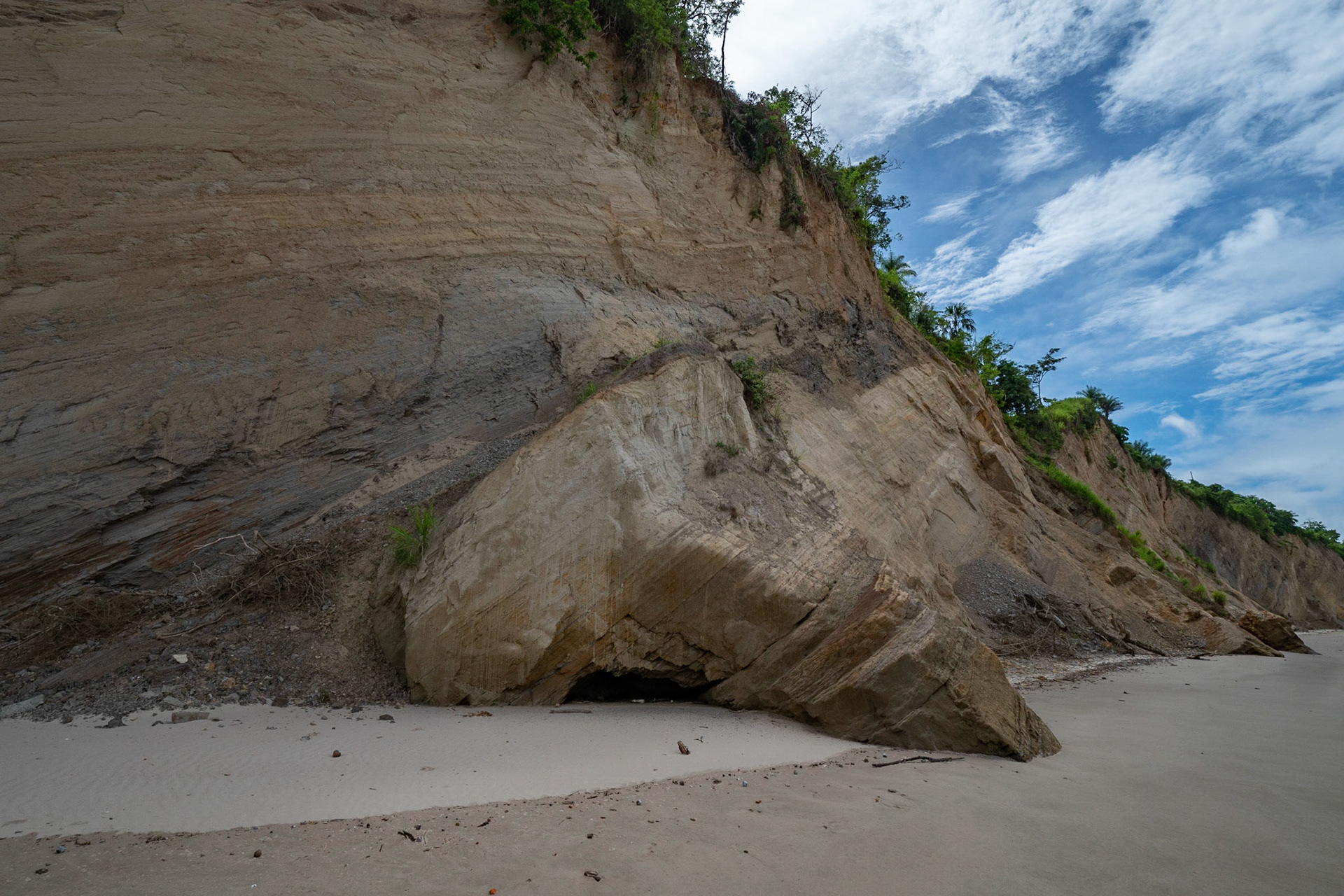 P1071583 Small cave
