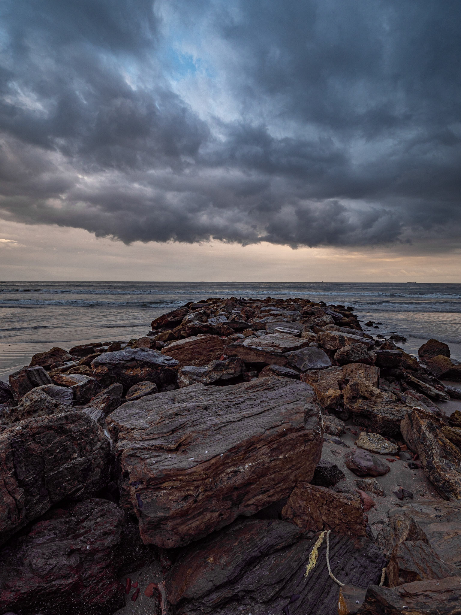P1109944 The rocks, sea, clouds speak