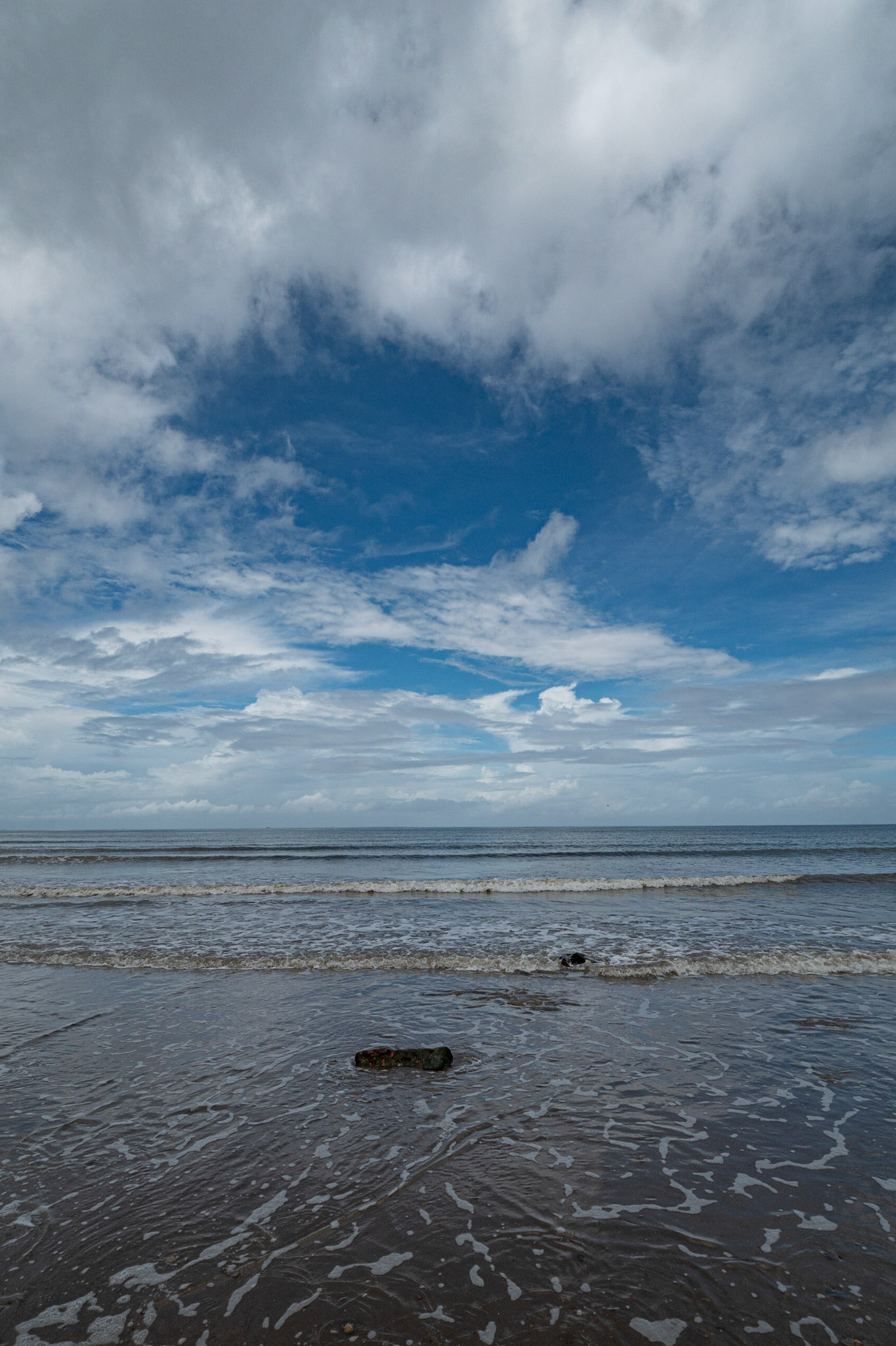 P1071629 Blue sky, clean waters