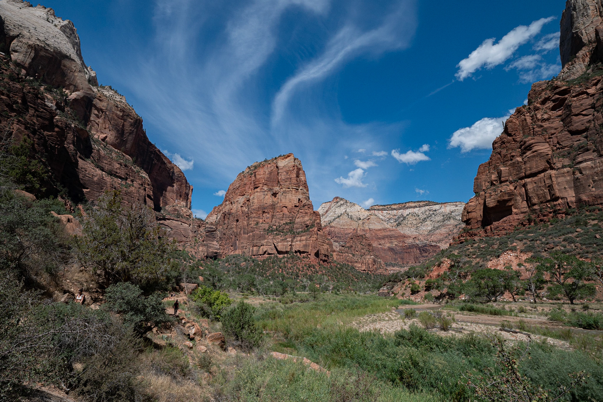P1072689 Great view of the Rocky Landscape as we take the path to Angel's landing