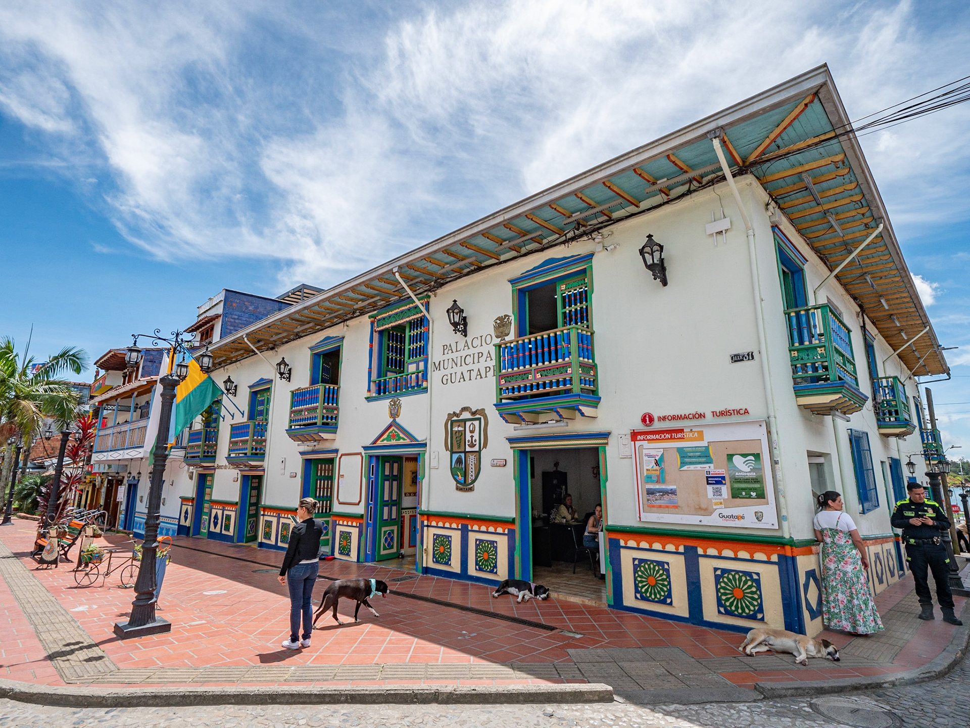 P1122135 Government building Guatape Town
