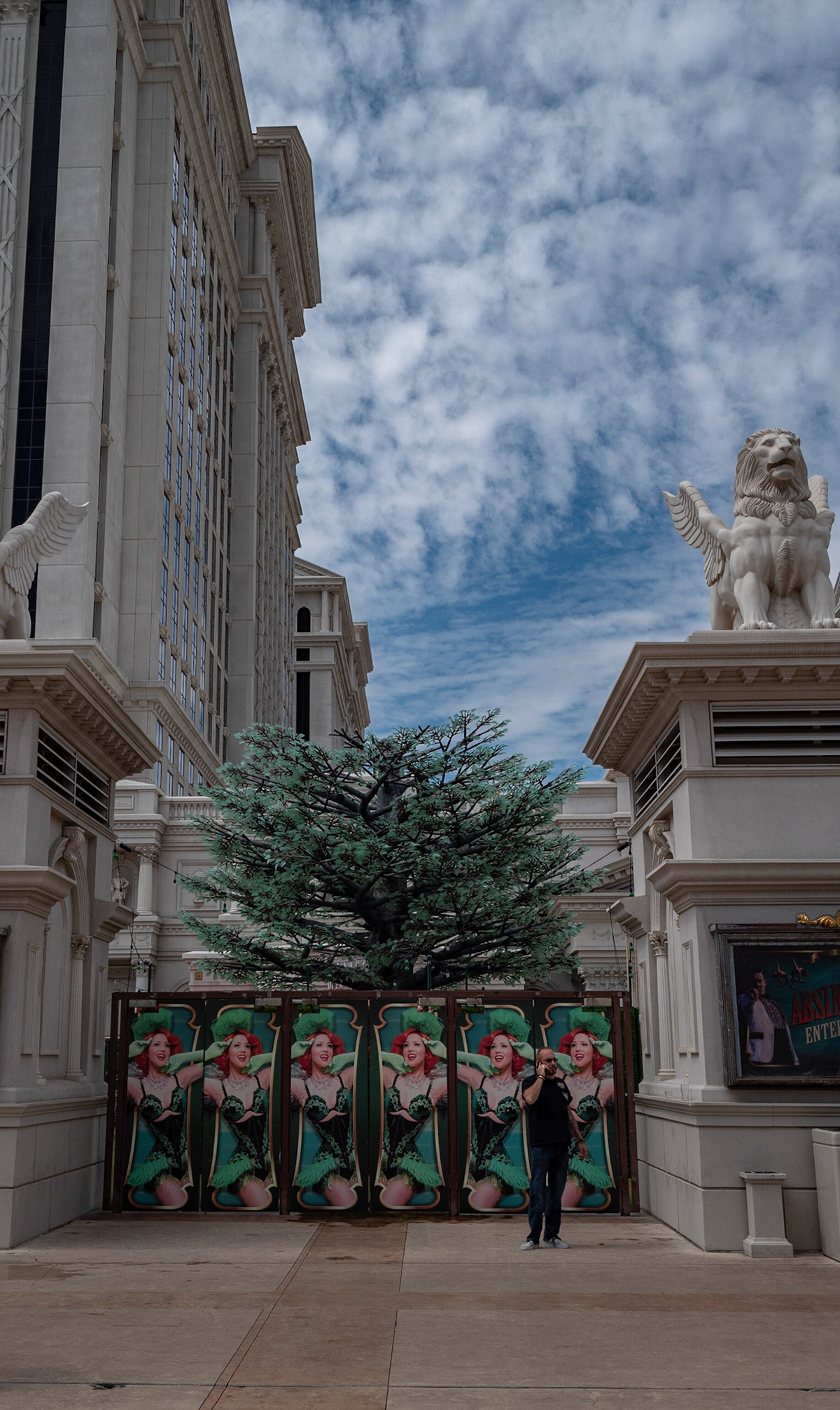 P1072663 A quick photo of a scene in Las Vegas as we prepare to start our National Parks tour, more to come...