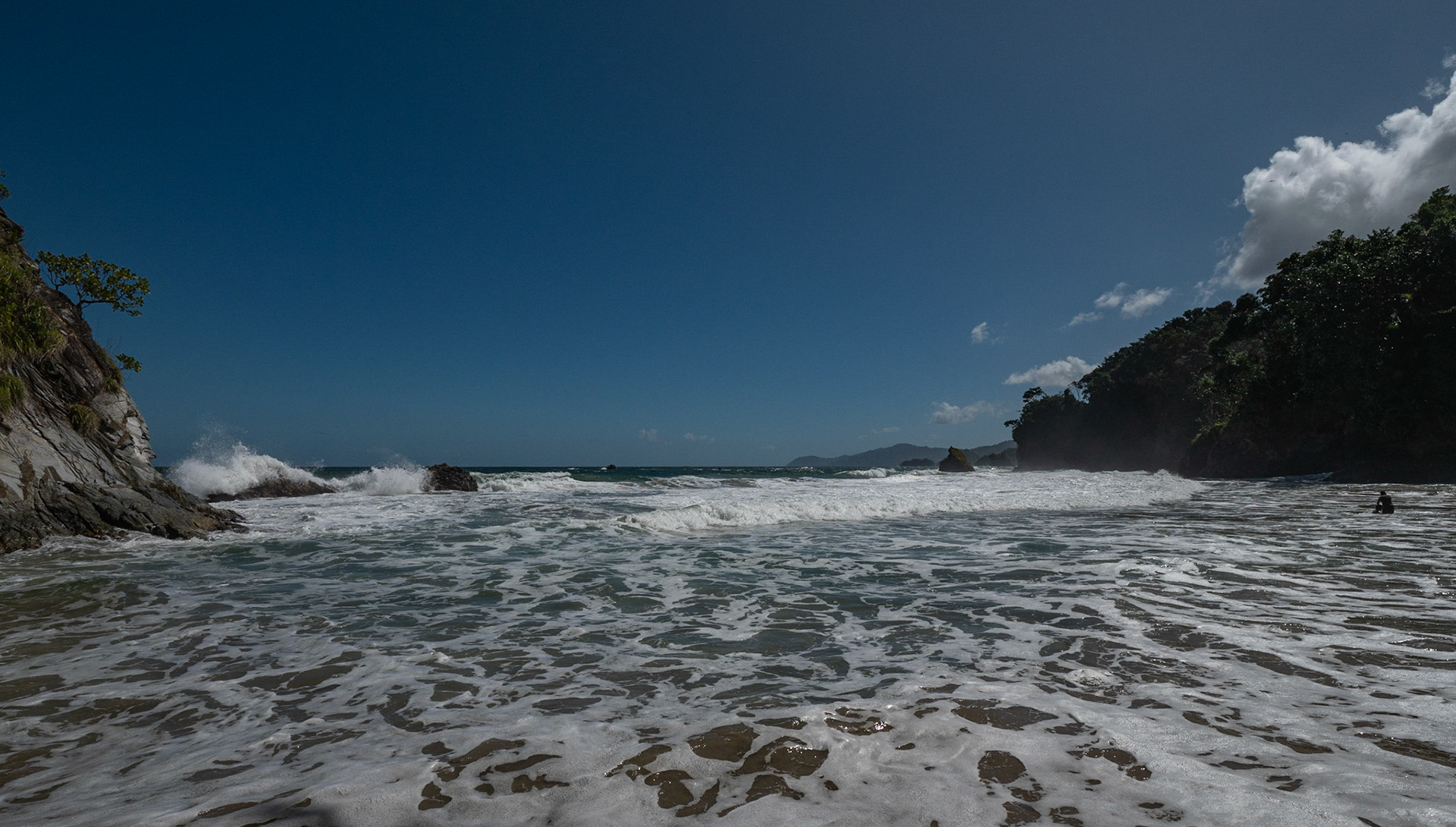 P1069380 Alone in the Bay