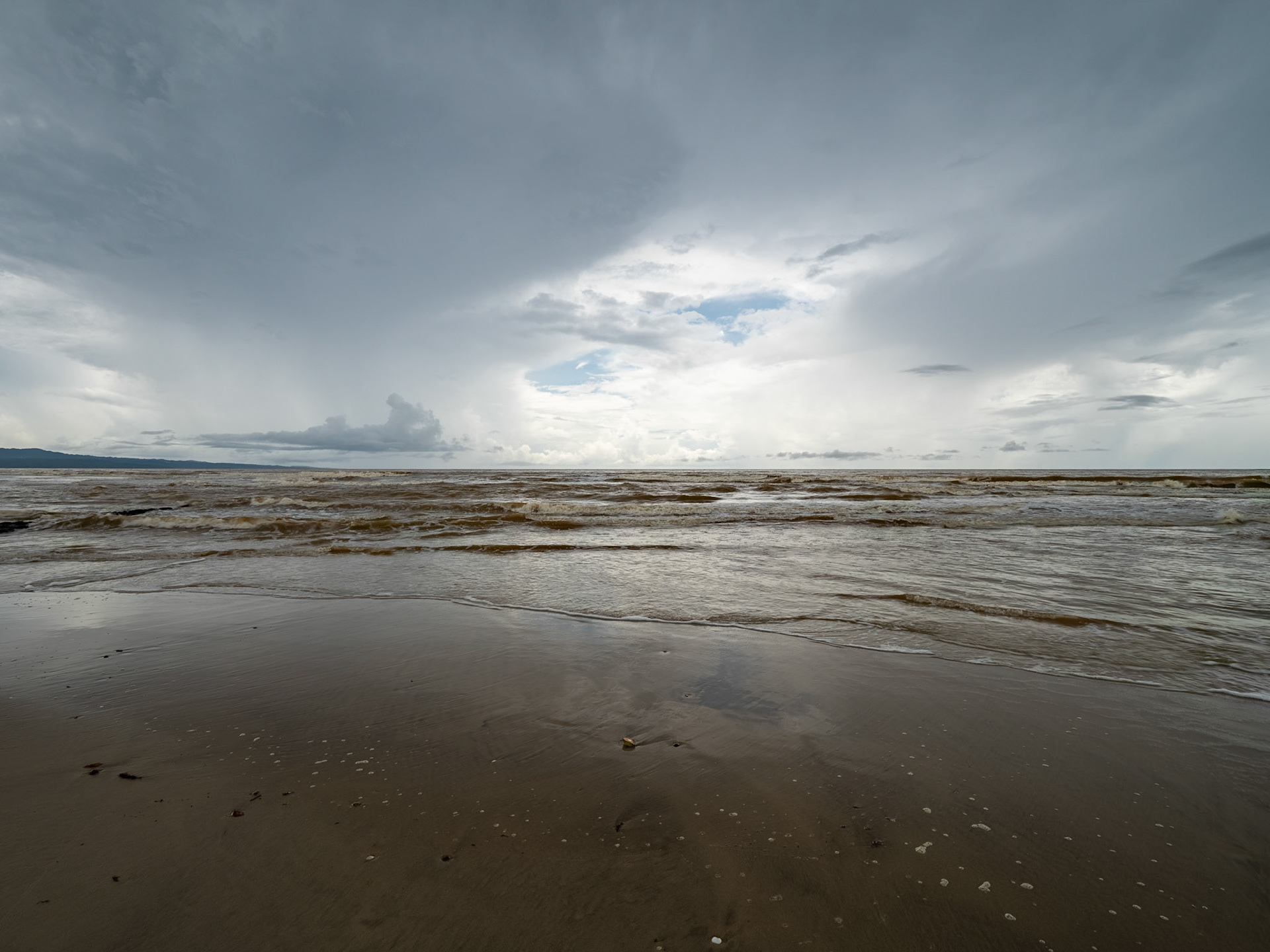 P1072347-HDR Brown ocean