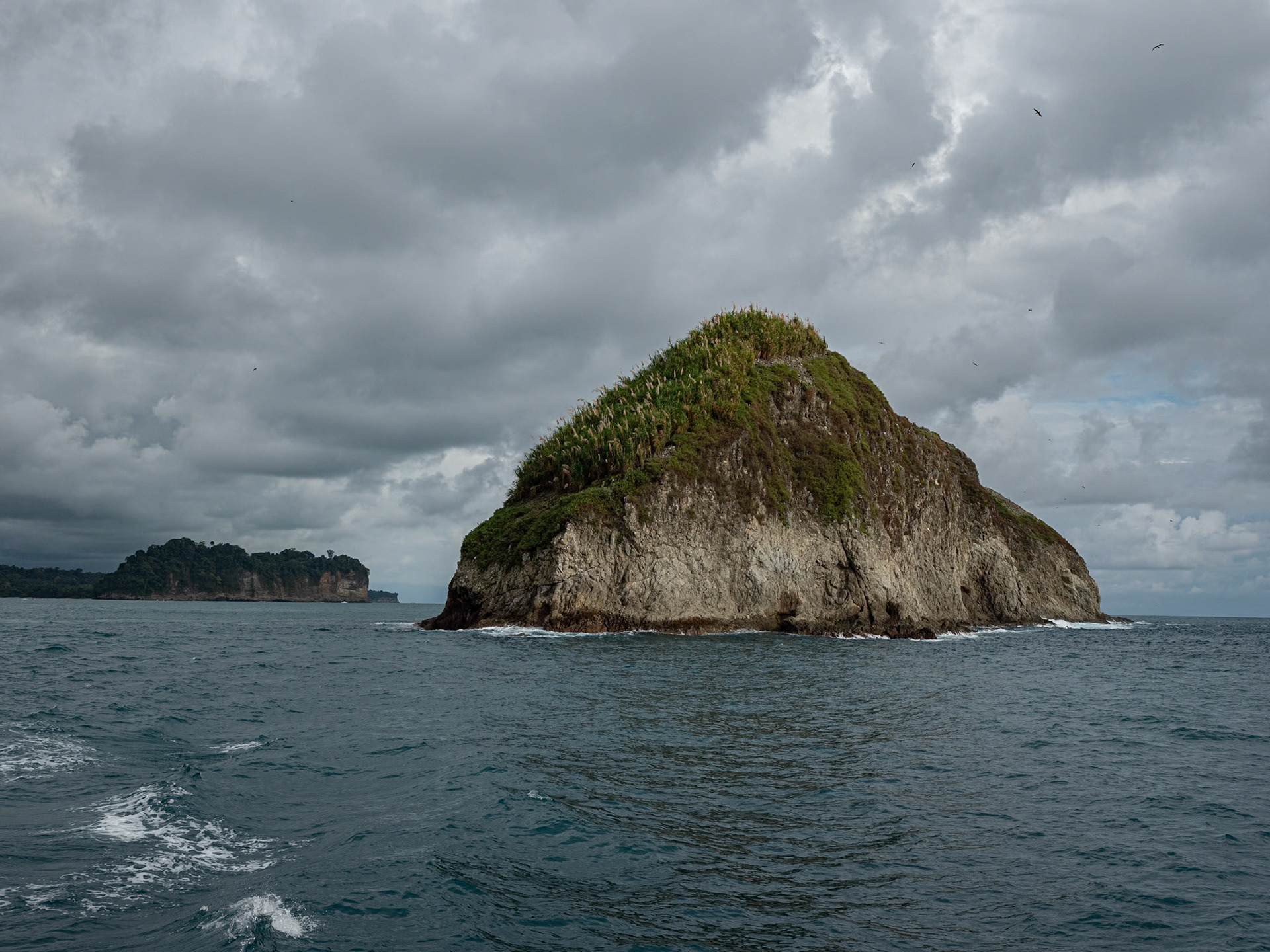 P1157811 A few massive rocks