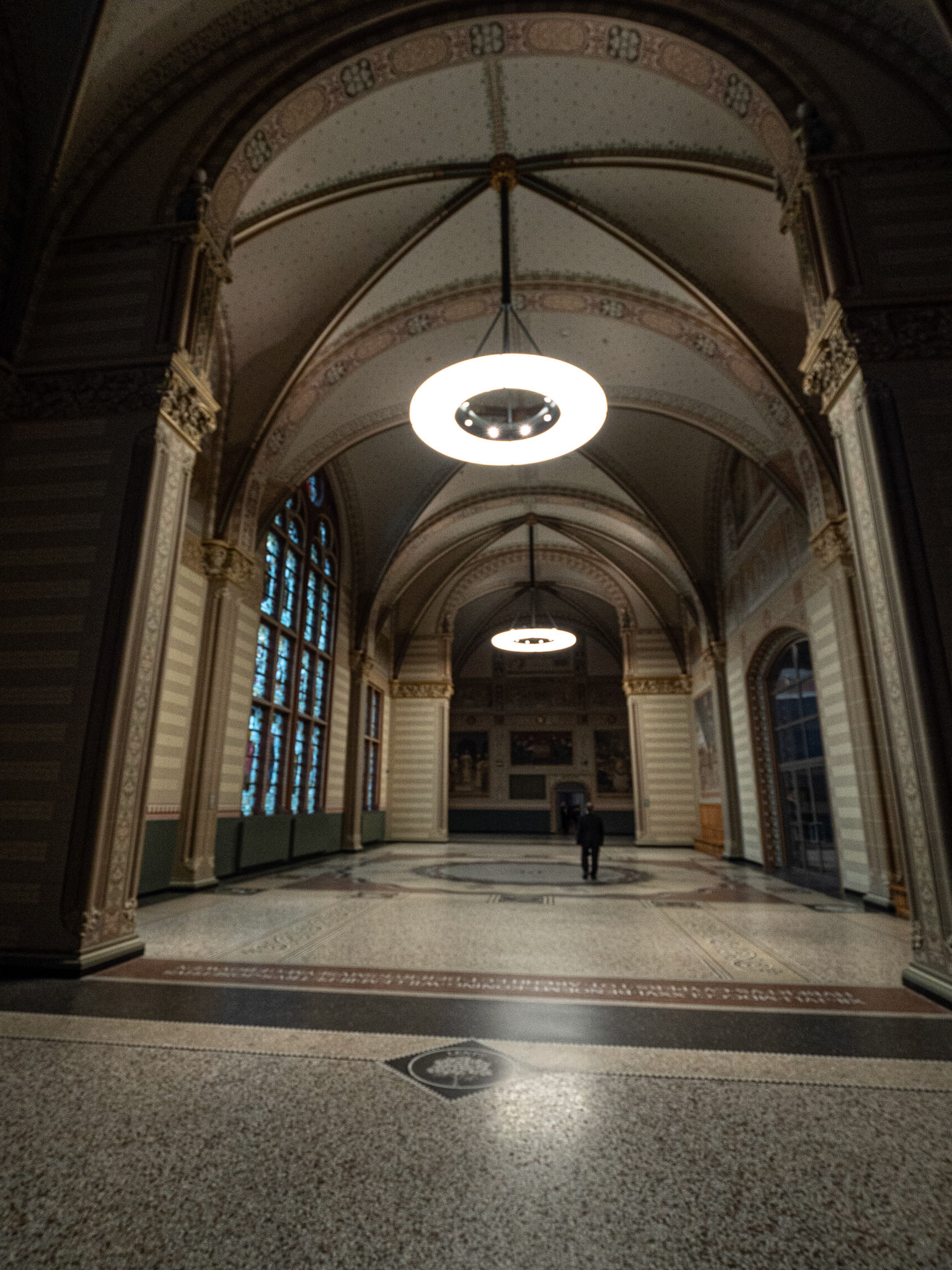P1068032 Rijksmuseum Hallway