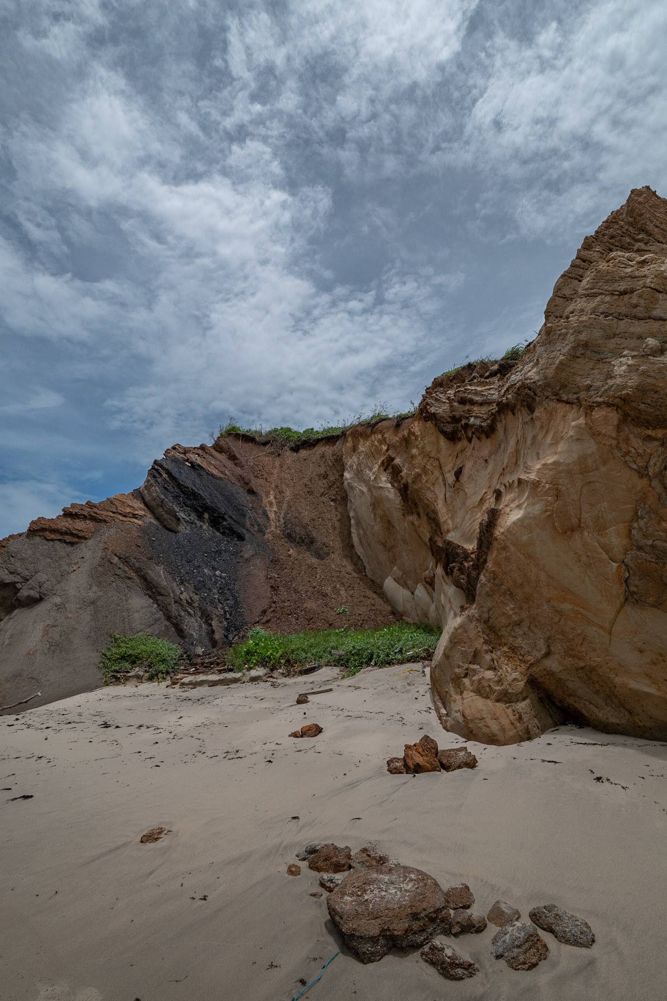P1072482 Irregular rock formation