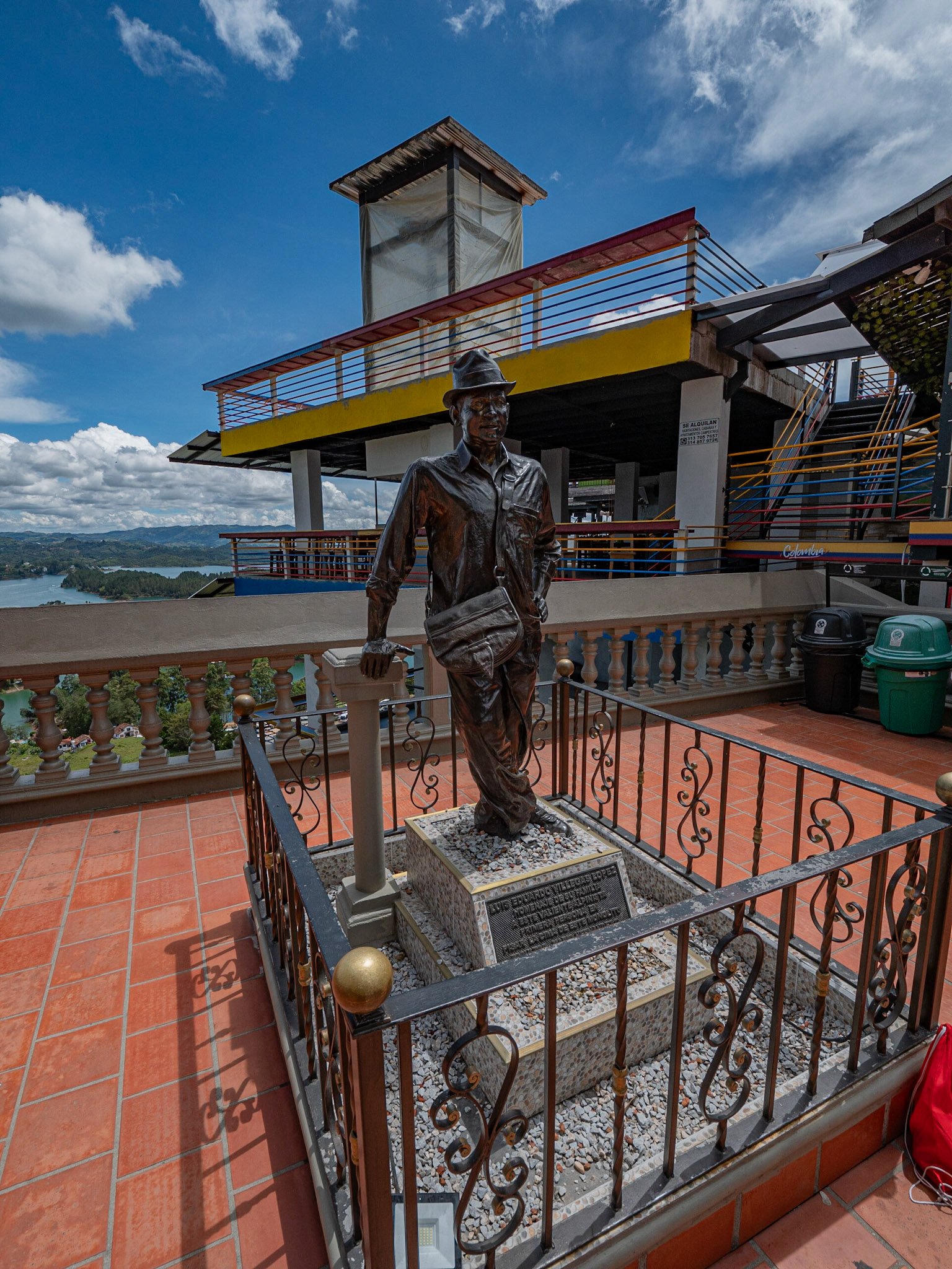 P1122116 Statue at El Penol