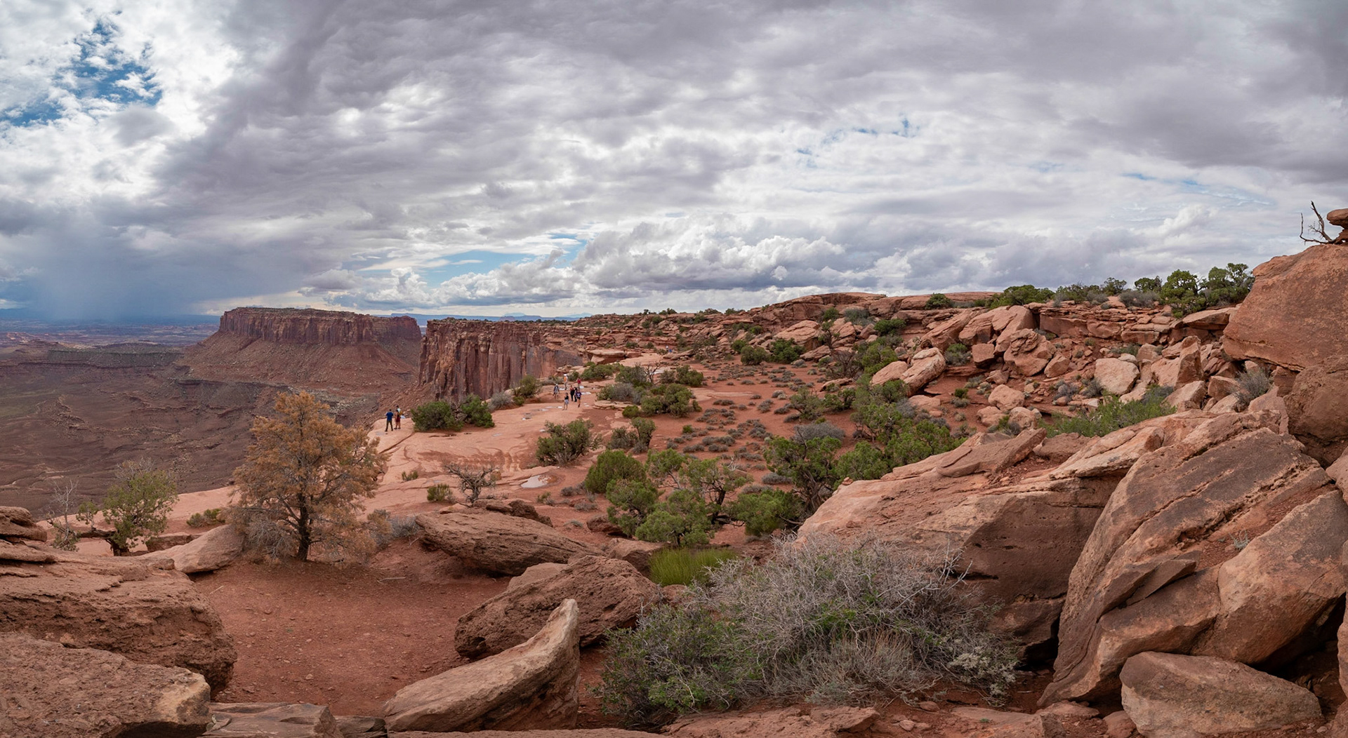 P1073320-Pano Large cliffs in the distance