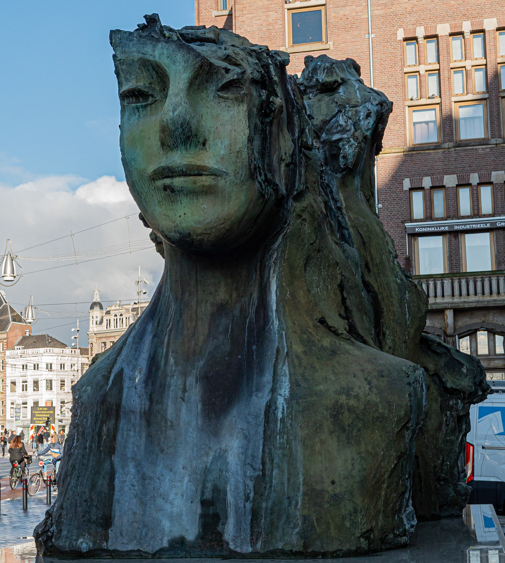 P1068338 Sculpture City Center
