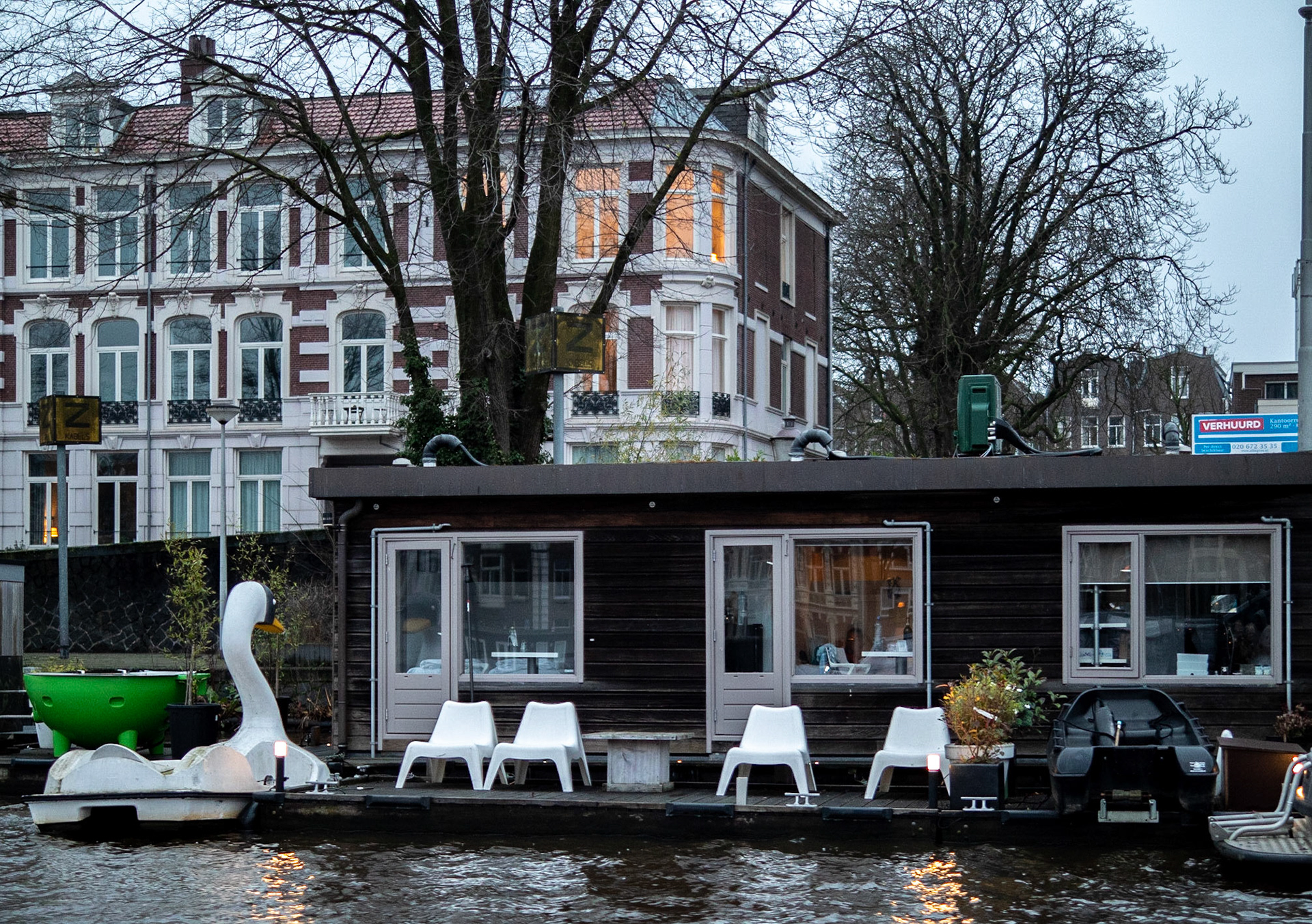 P1068640 Canal Tour and Light Festival - "A floating Home"