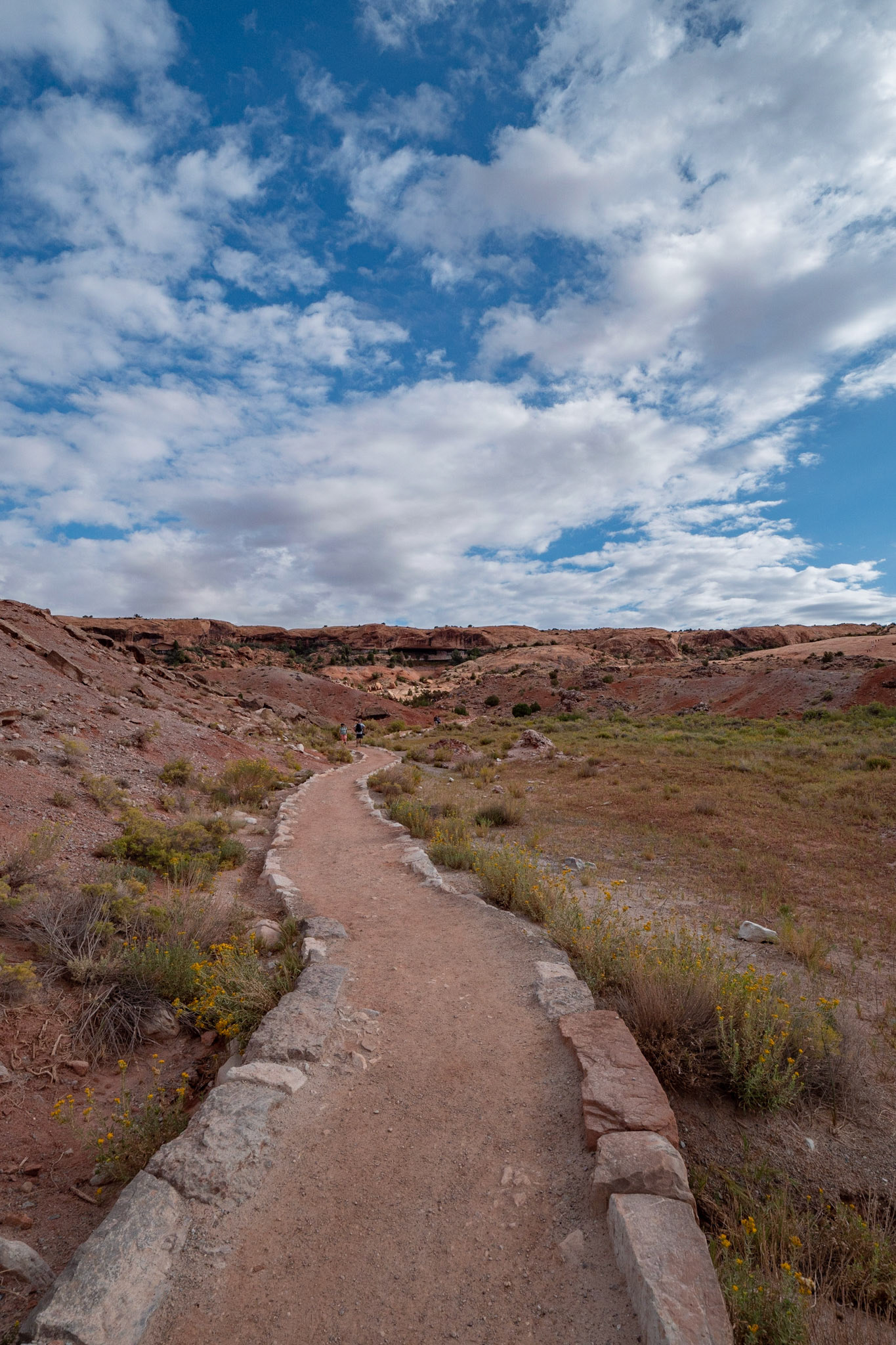 P1073422 On the trail to Delicate Arch
