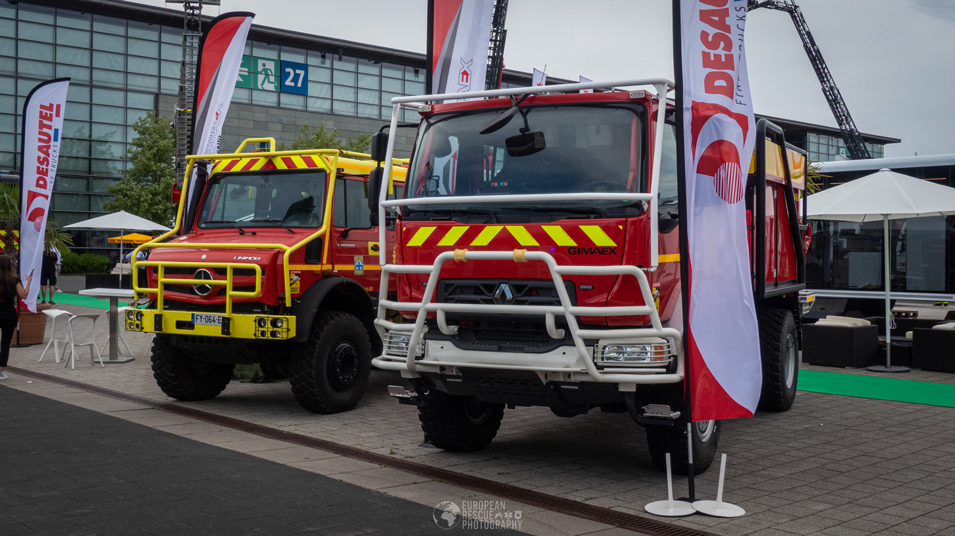 Mercedes-Benz Unimog U5023, Renault D14 - camion-citerne feux de forets de classe M